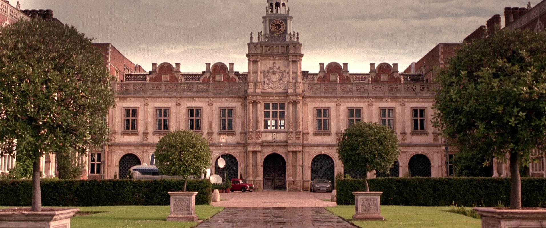 Lara Croft: Tomb Raider (2001) —  shot,  lighting