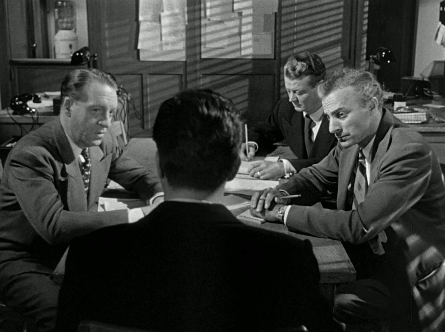 711 Ocean Drive (1950) —  shot,  lighting