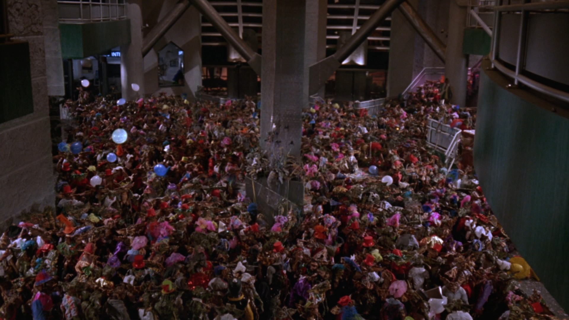 Gremlins 2: The New Batch (1990) —  shot,  lighting