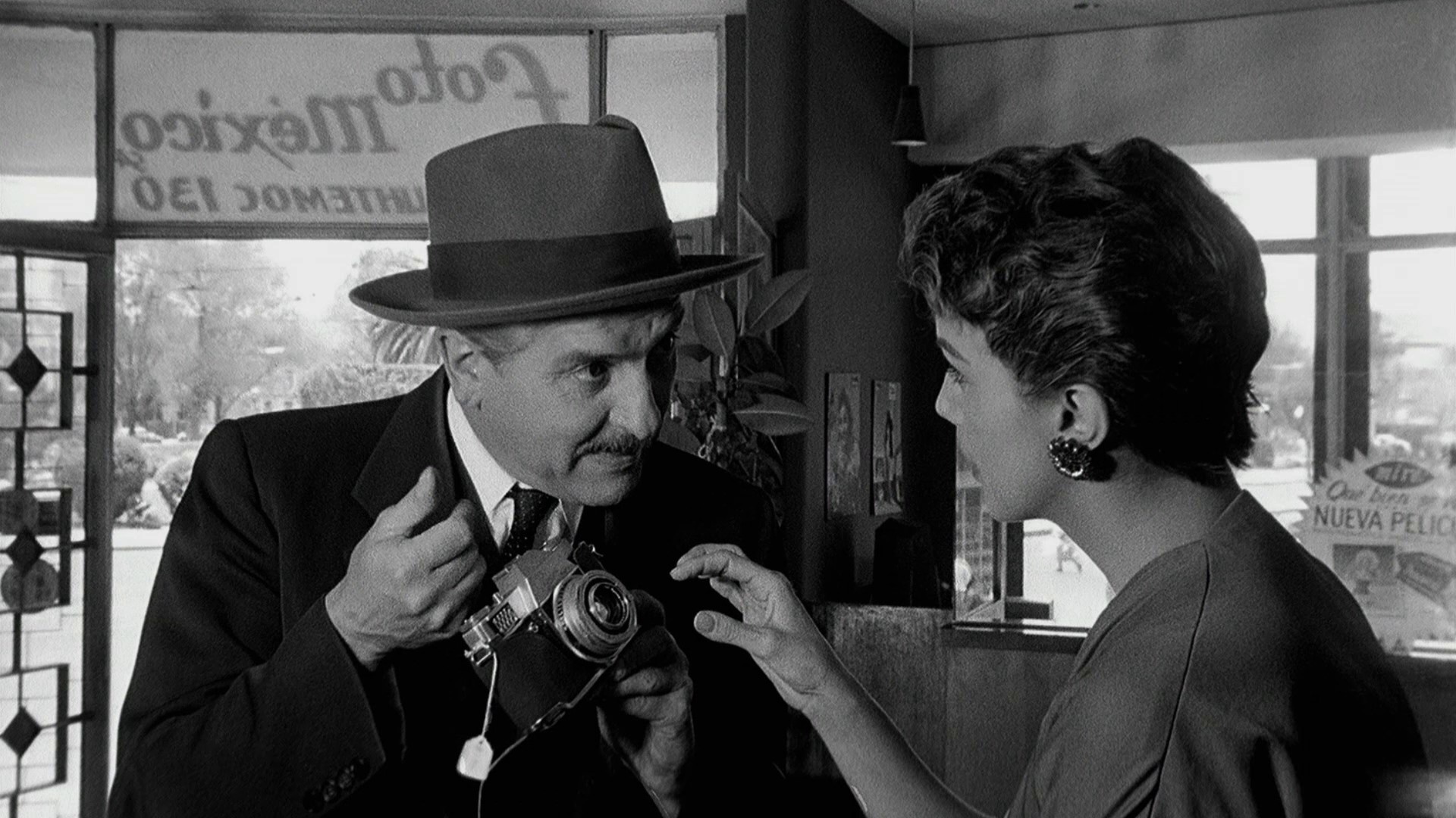 Skeleton of Mrs. Morales (1960) —  shot,  lighting