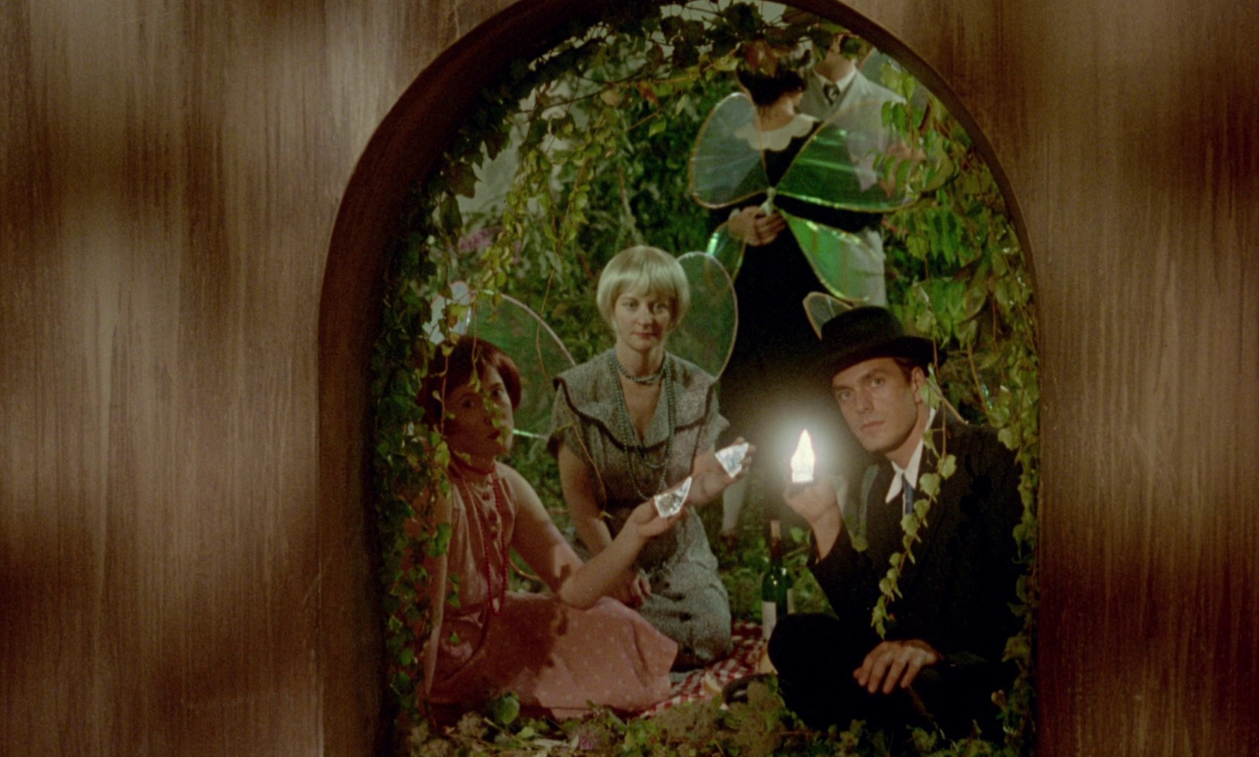 Three Lives and Only One Death (1996) —  shot,  lighting