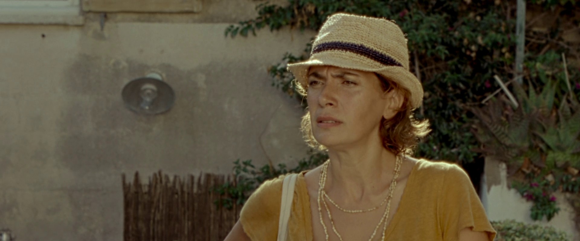 Azuro (2022) —  shot,  lighting