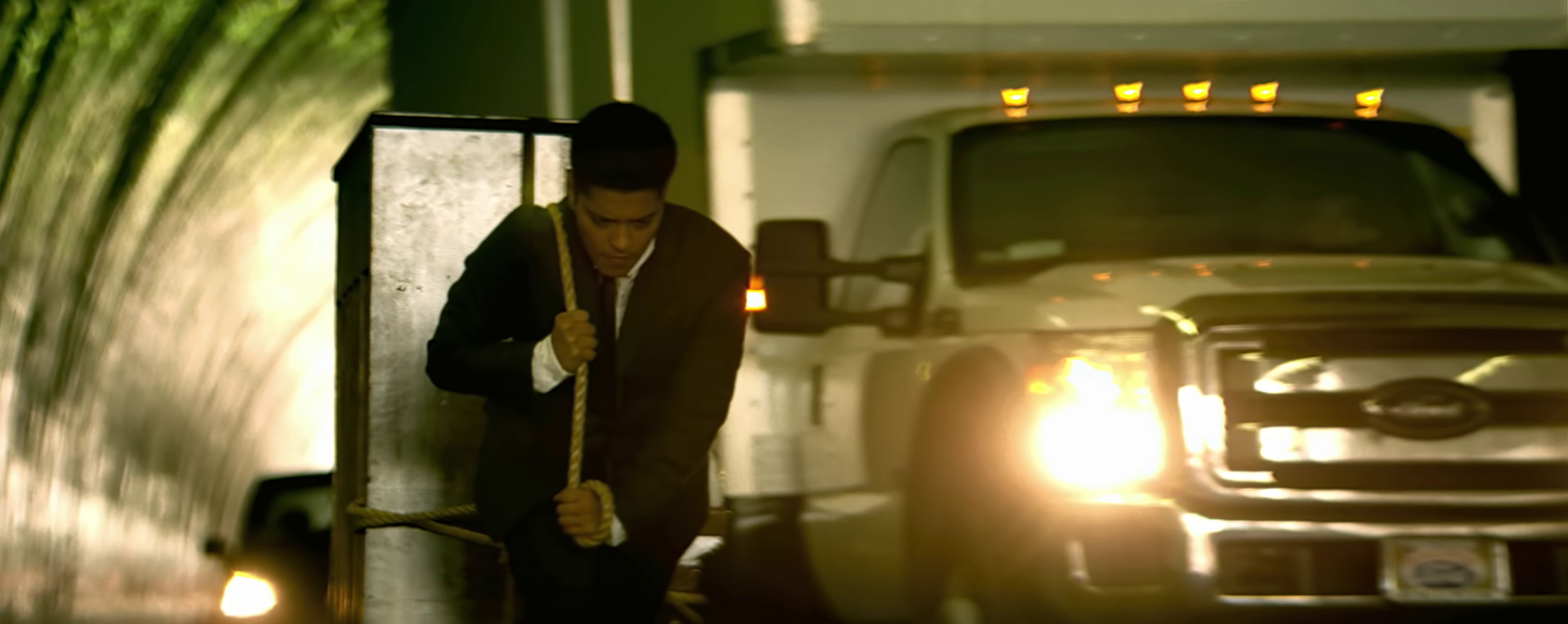 Grenade  (2010) —  shot,  lighting