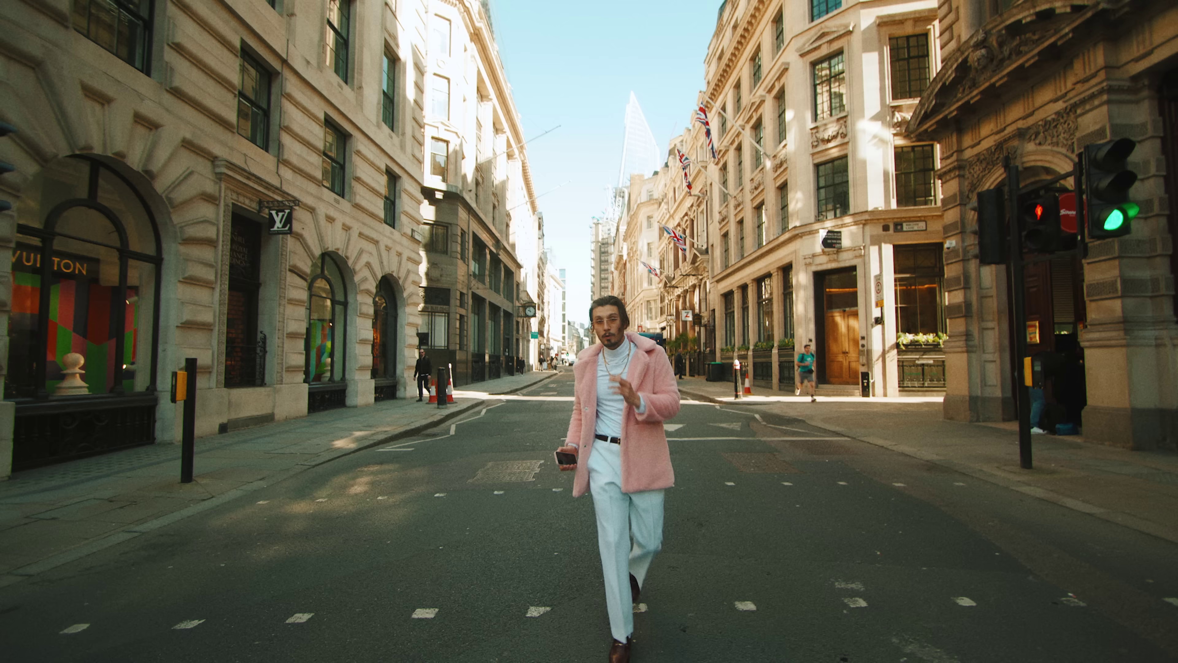 I see london i see france (2022) —  shot,  lighting