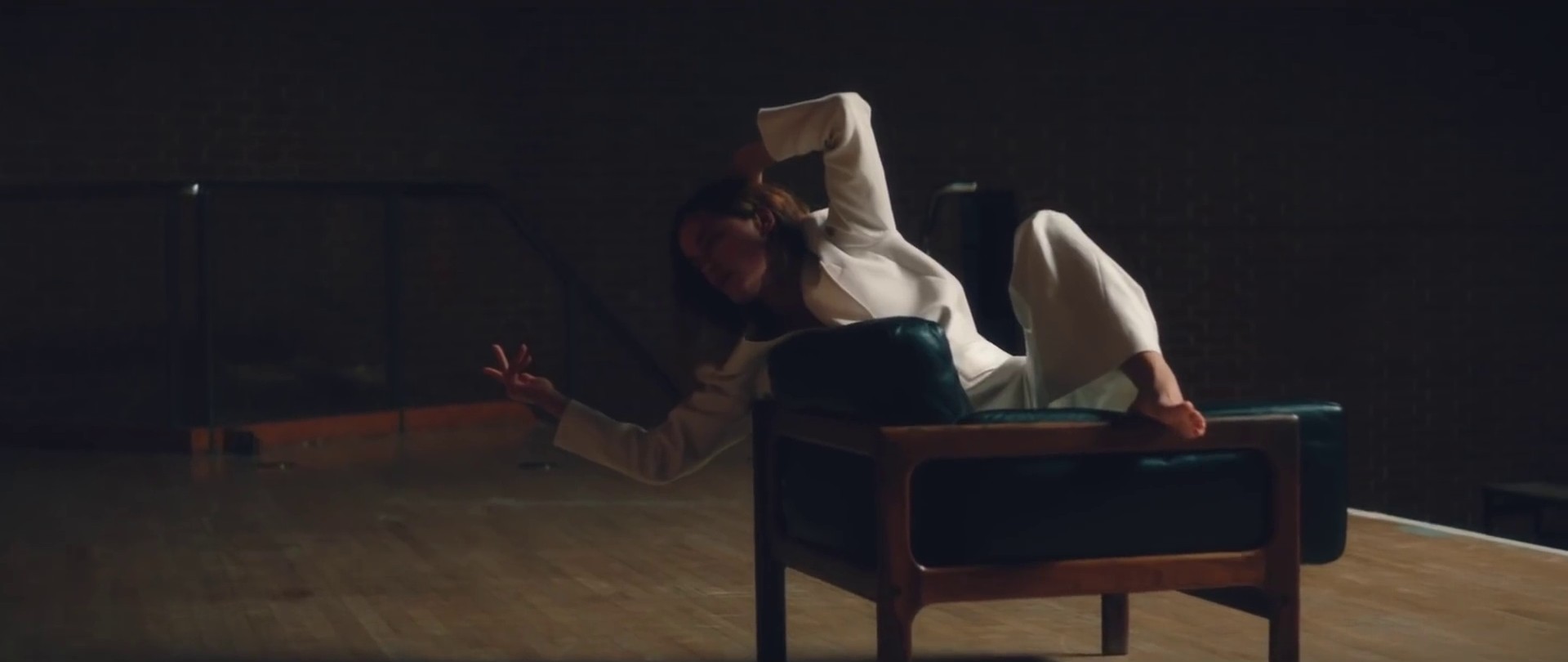 Weak (2015) —  shot,  lighting