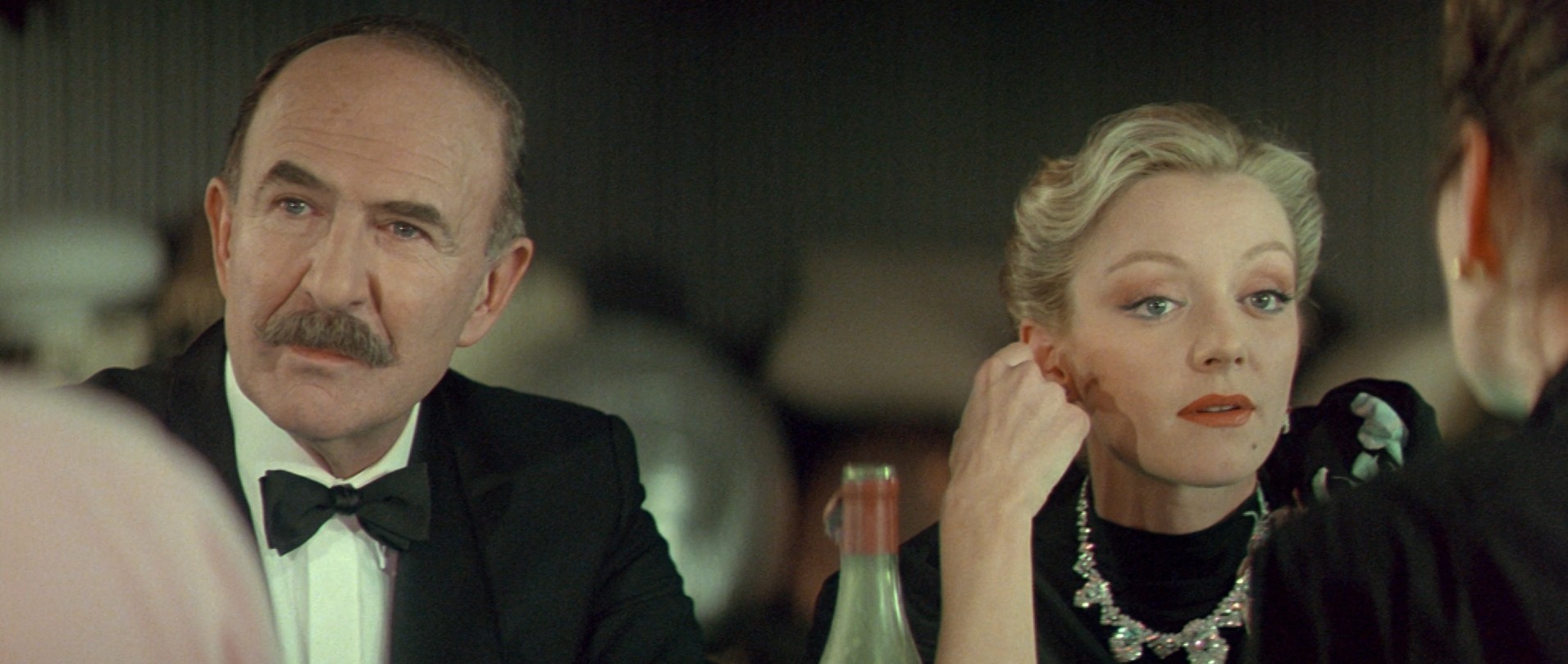 Ménage (1986) —  shot,  lighting