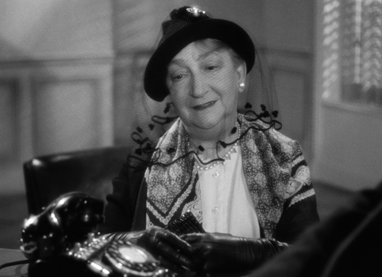 Ils étaient neuf célibataires (1939) —  shot,  lighting