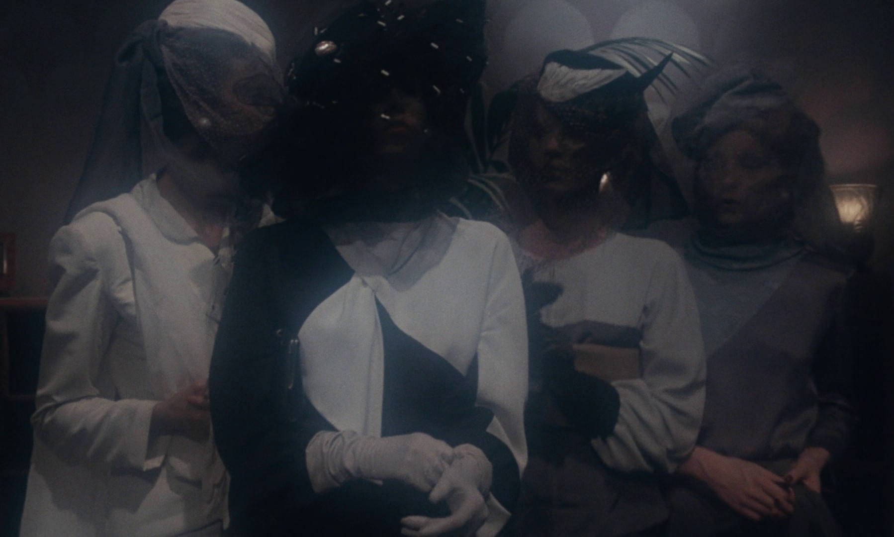 Spermula (1976) —  shot,  lighting