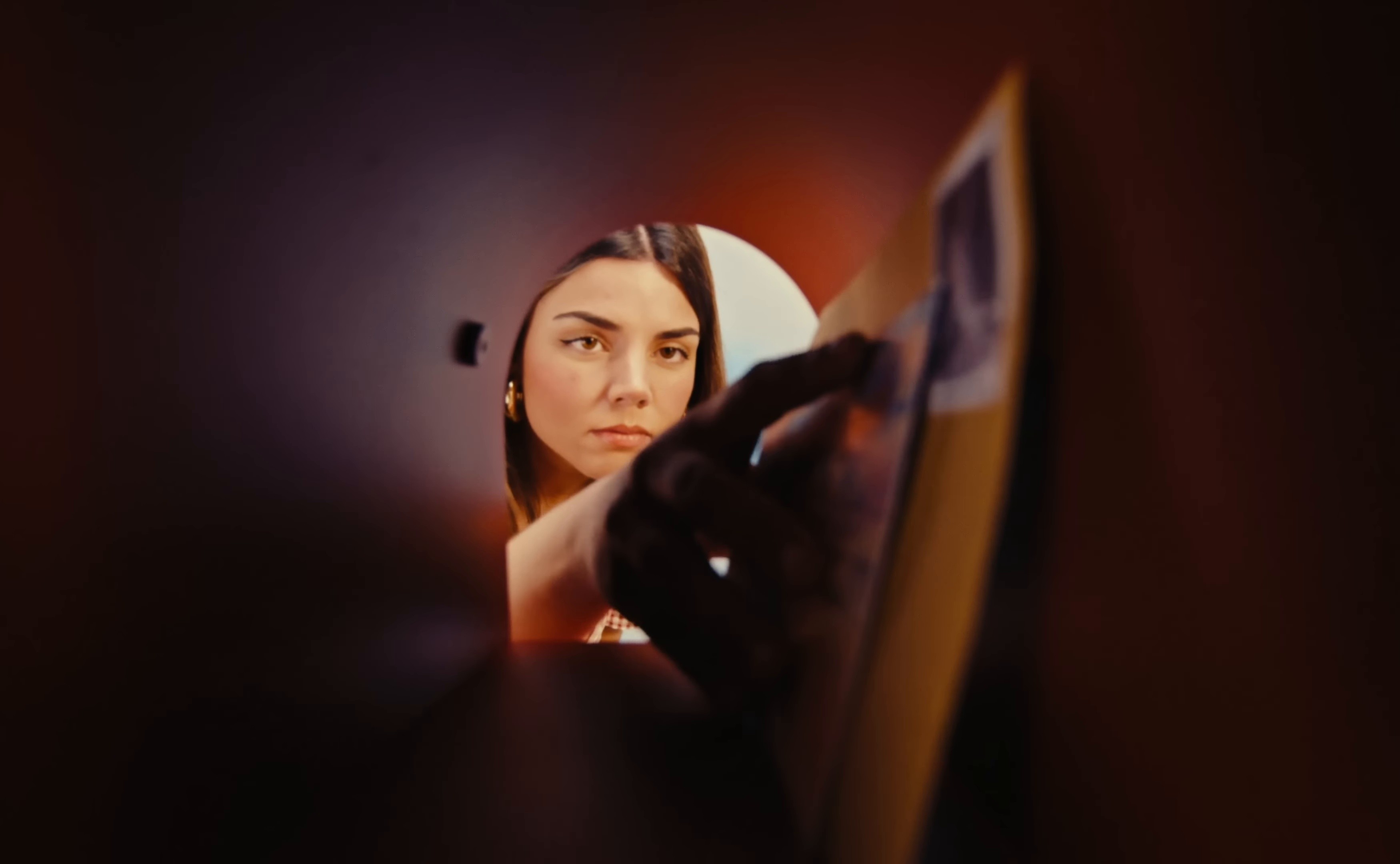 en mi balcon (2025) —  shot,  lighting