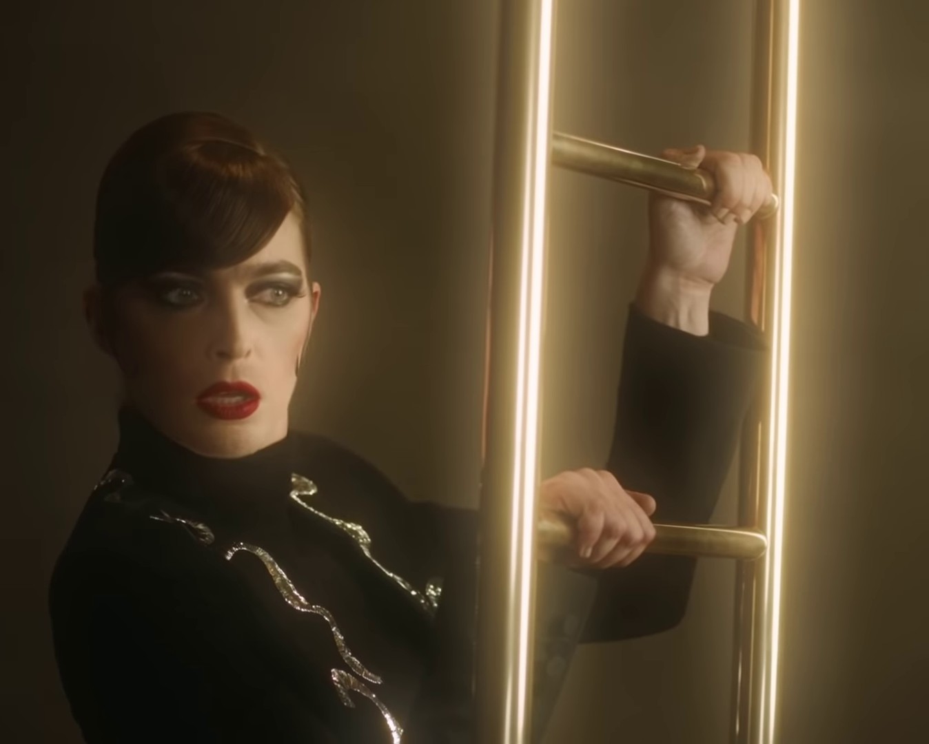 Masque d'or  (2021) —  shot,  lighting