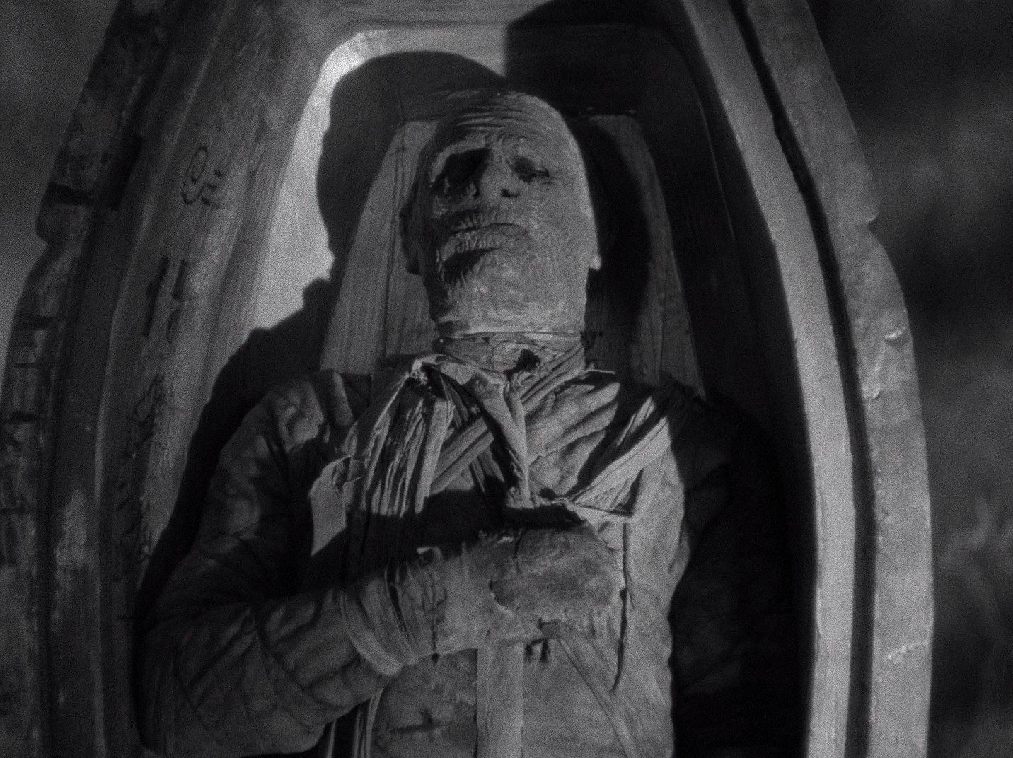 The Mummy's Tomb (1942) —  shot,  lighting