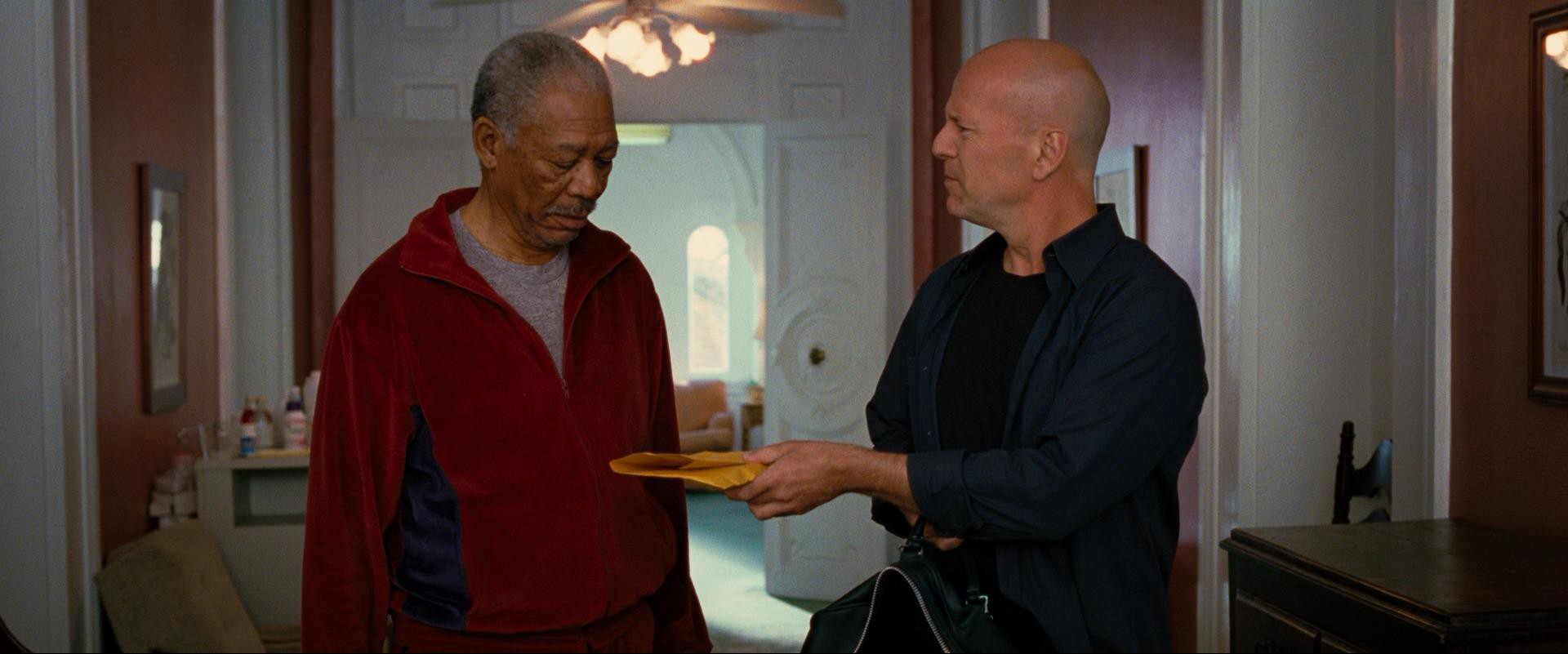 RED (2010) —  shot,  lighting