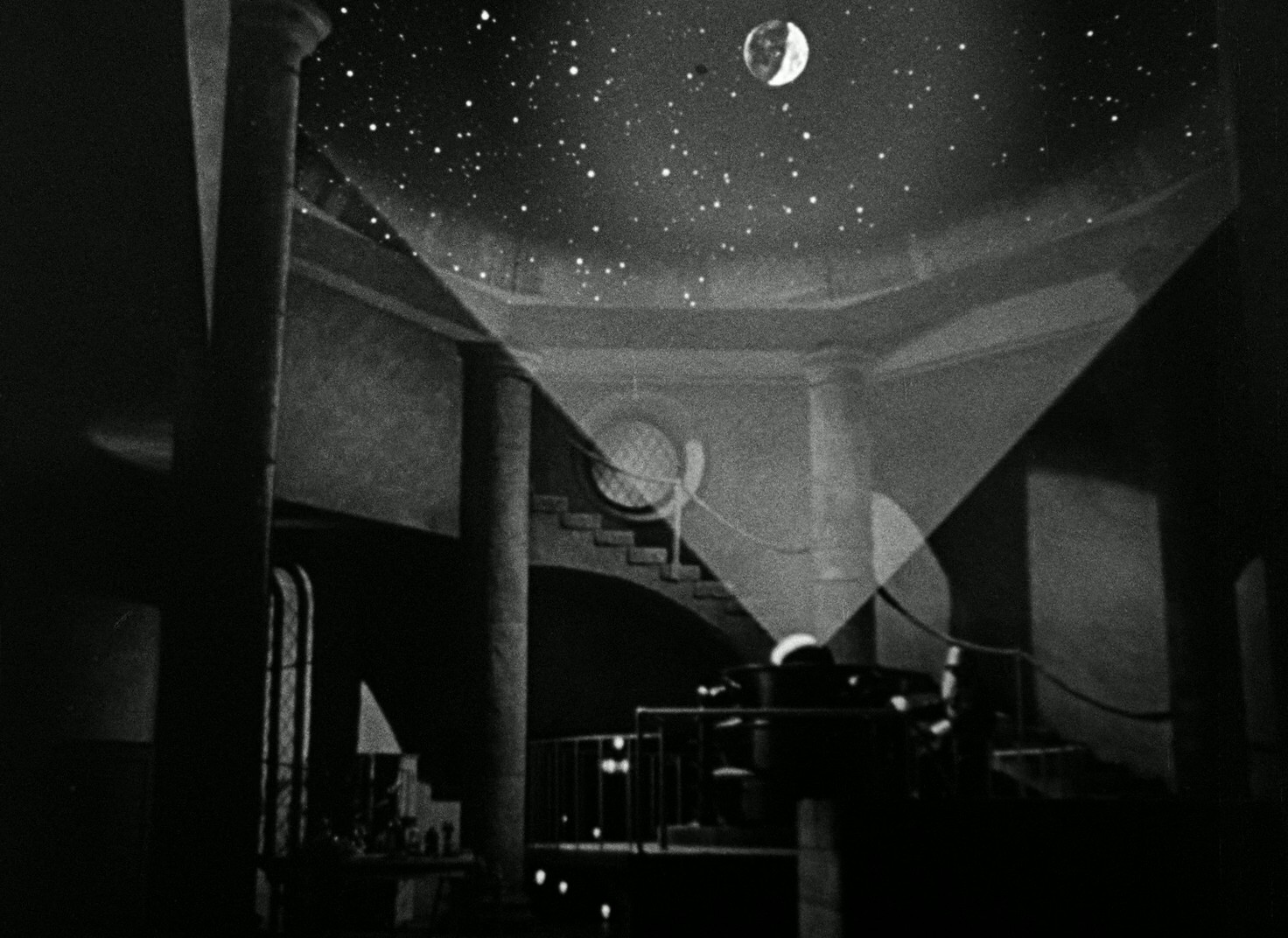 The Phantom Creeps (1939) —  shot,  lighting
