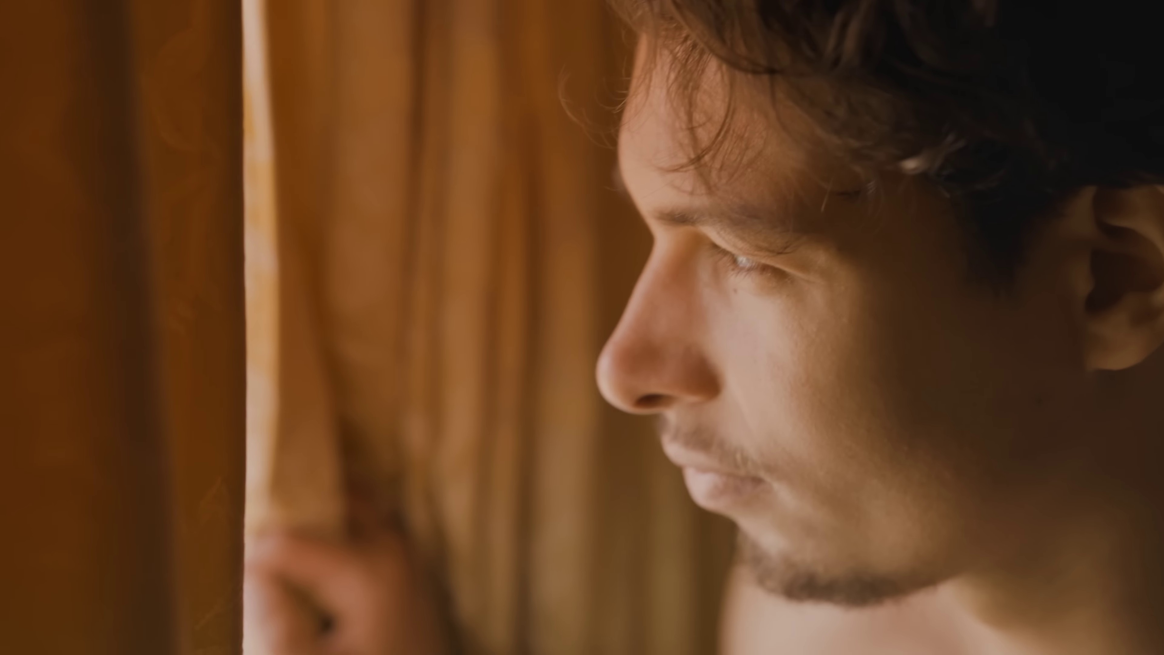 Hôtel 5 étoiles  (2022) —  shot,  lighting