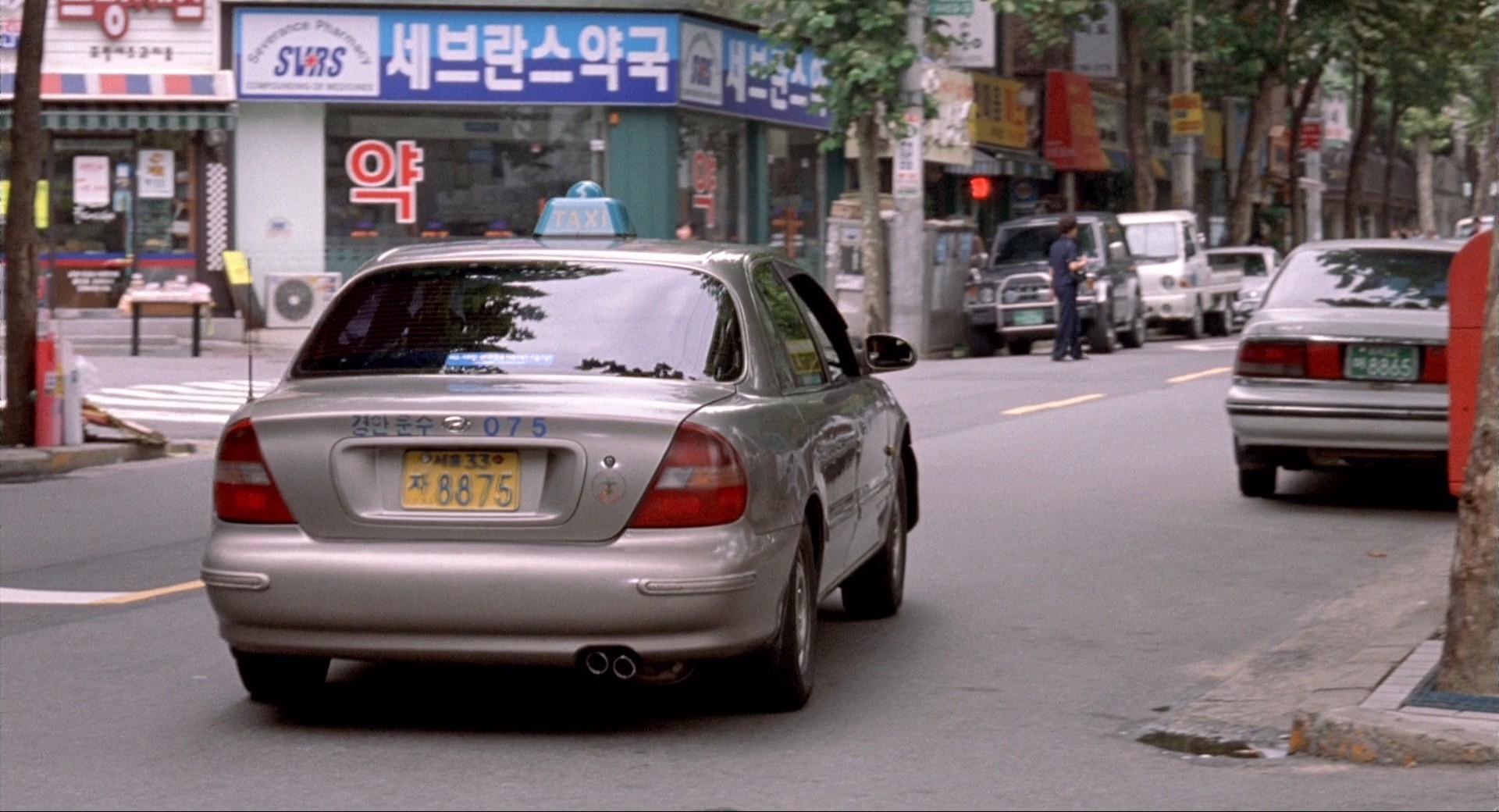 Woman Is the Future of Man (2004) —  shot,  lighting