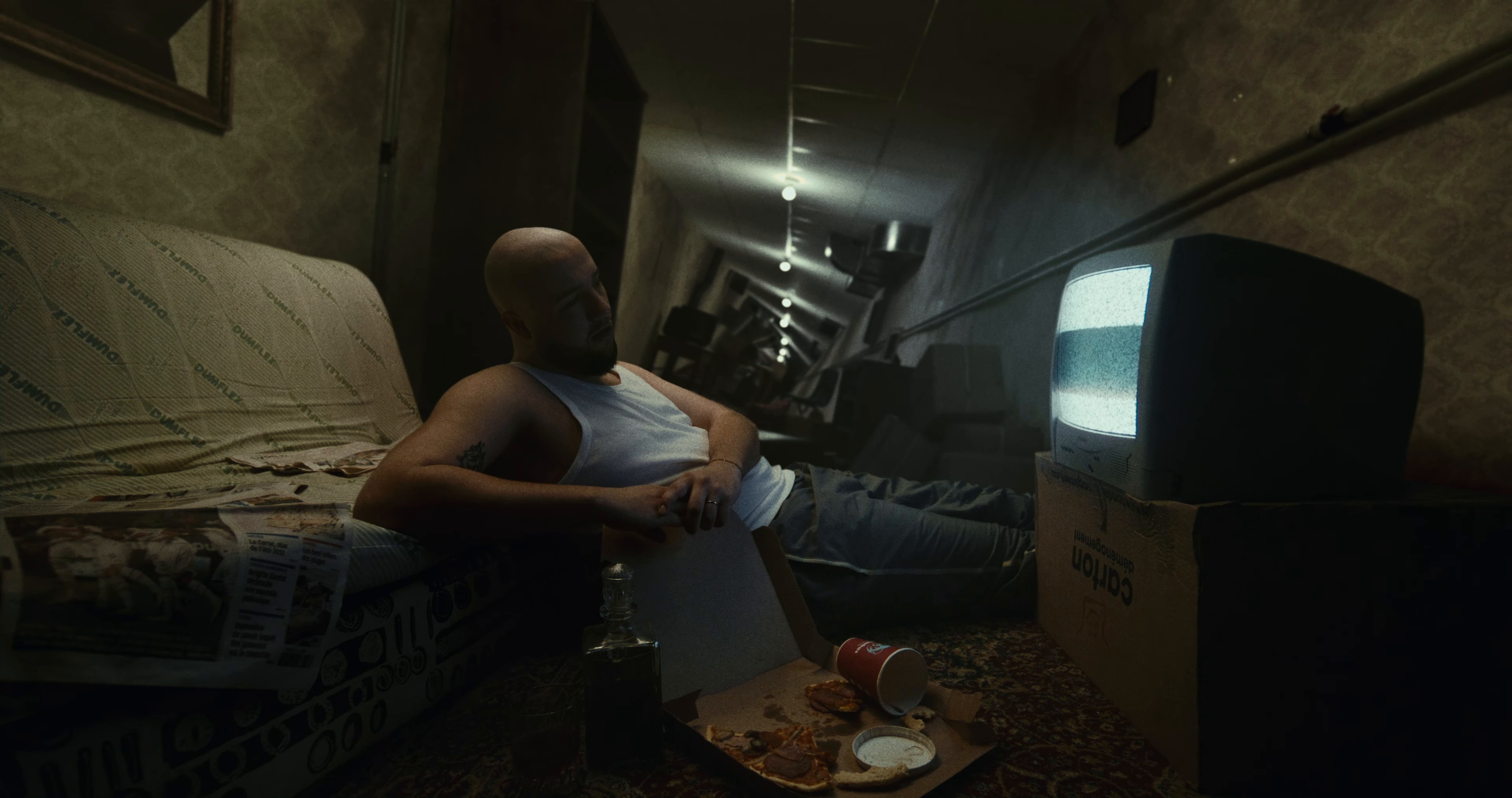 PLUS JAMAIS BLEU (2024) —  shot,  lighting