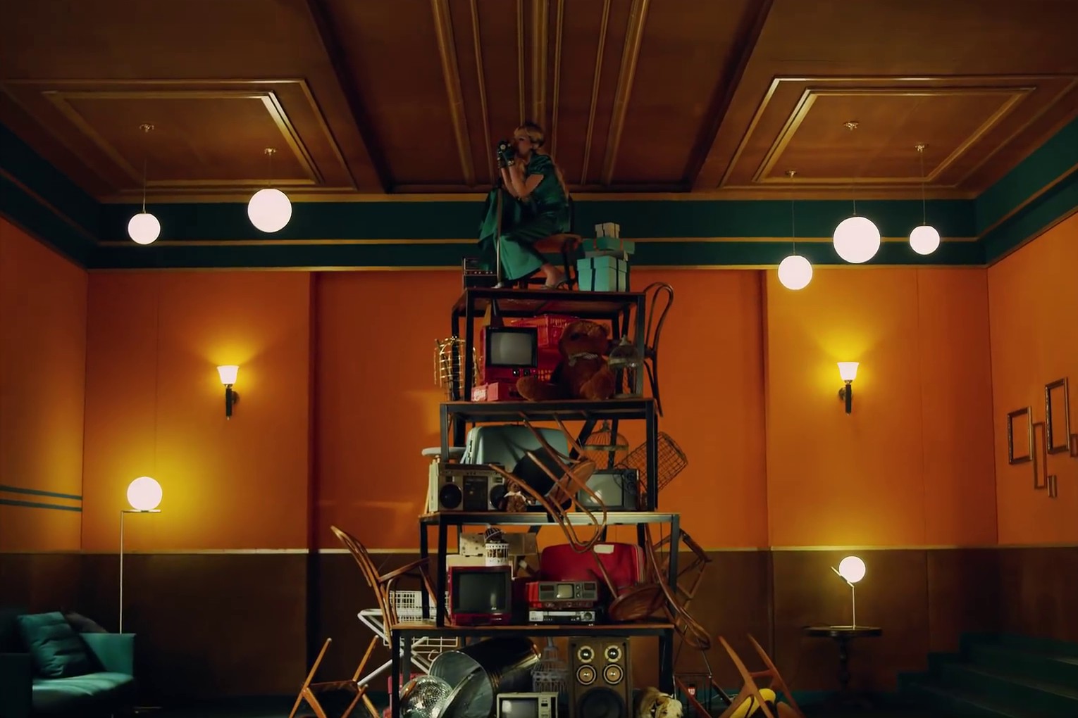 Jenga  (2018) —  shot,  lighting