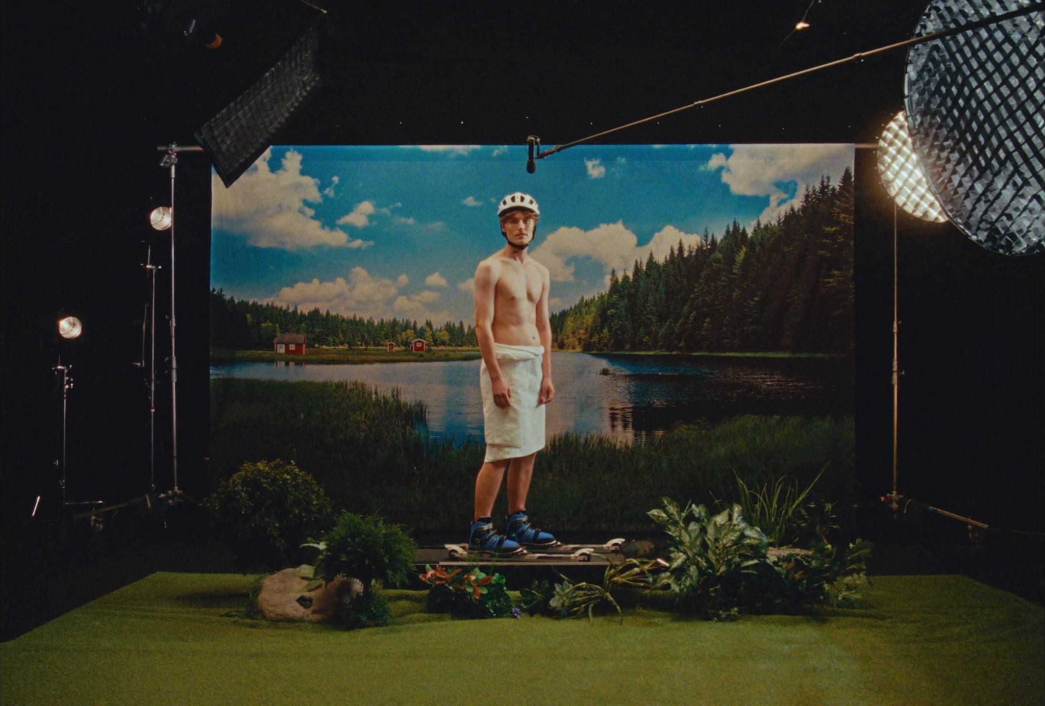 ESTRID "Very Lagom Razor" (2024) —  shot,  lighting