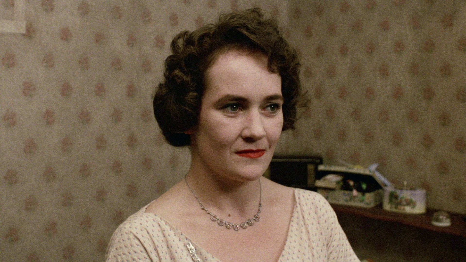 Distant Voices, Still Lives (1988) —  shot,  lighting