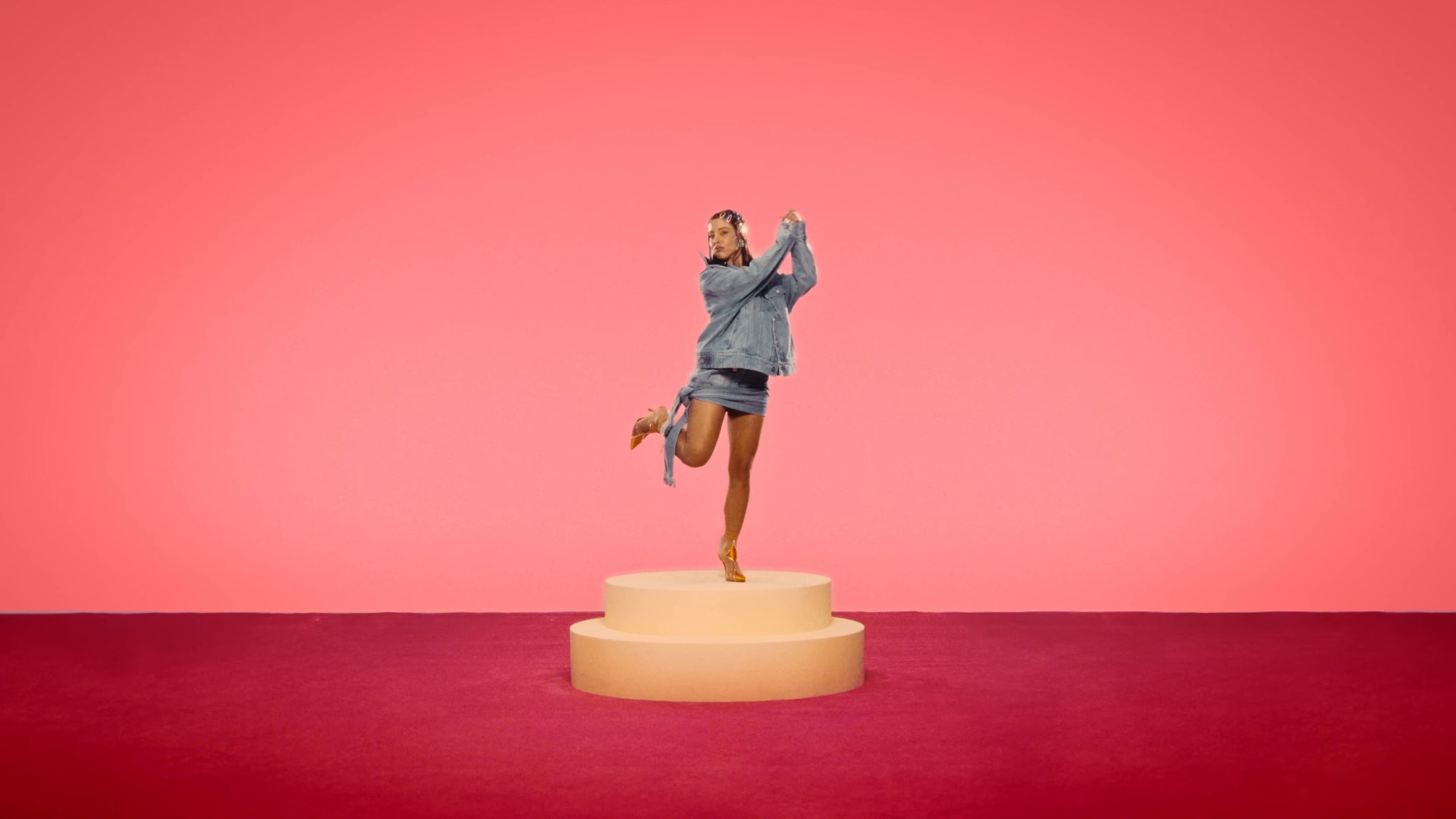 LOLA (2025) —  shot,  lighting