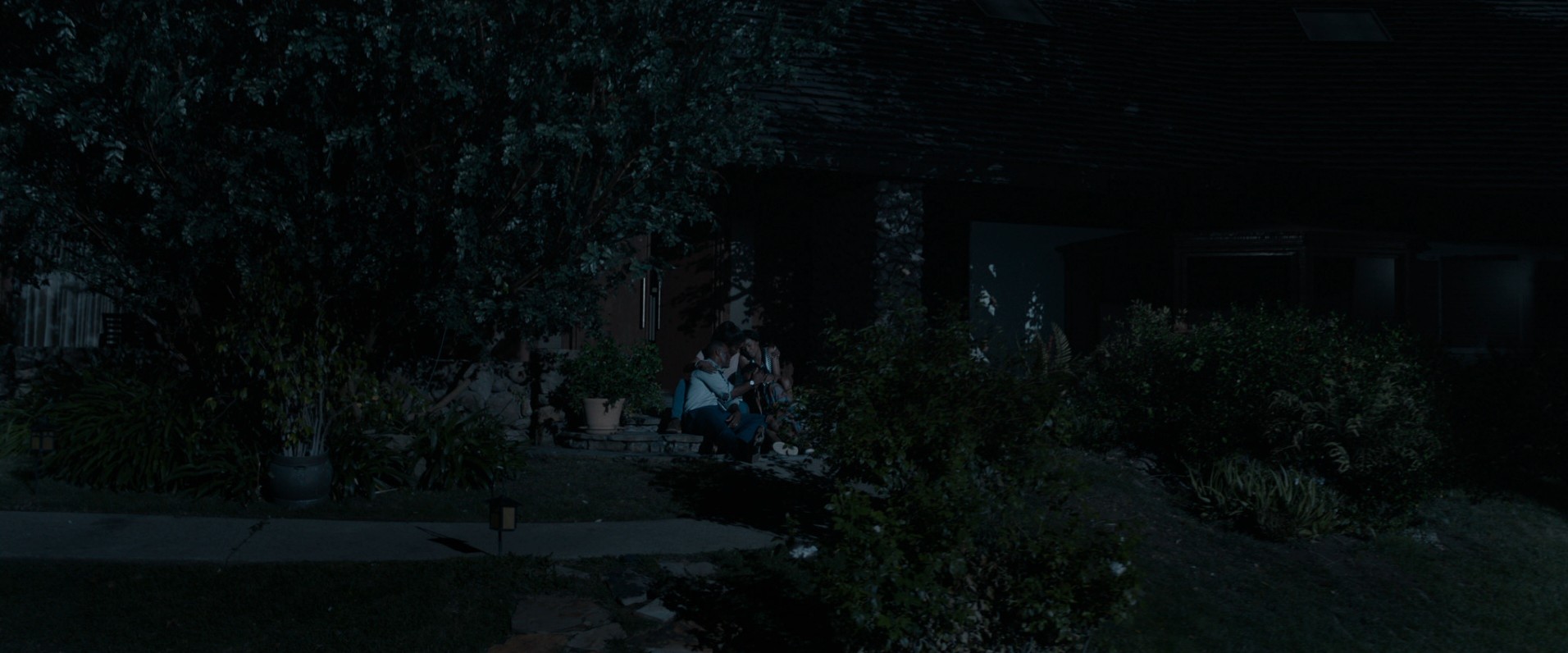 Breaking In (2018) —  shot,  lighting