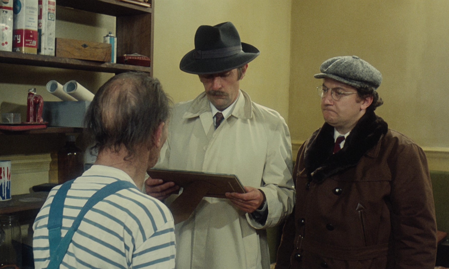 Les vécés étaient fermés de l'intérieur (1976) —  shot,  lighting