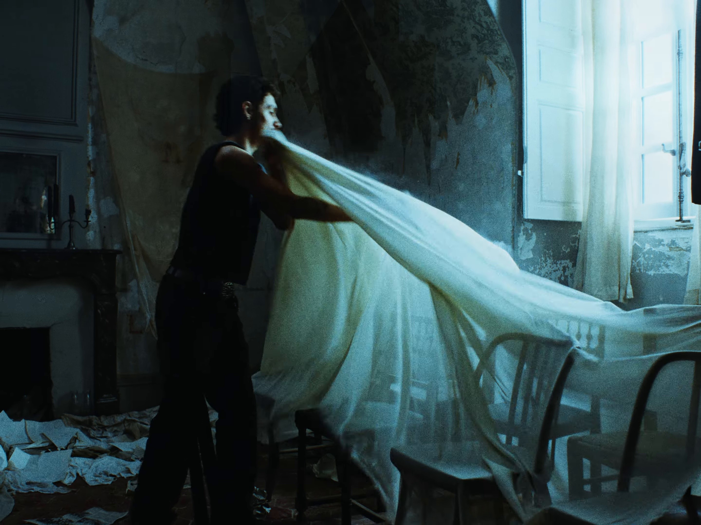 Spirit are you here ? (2025) —  shot,  lighting