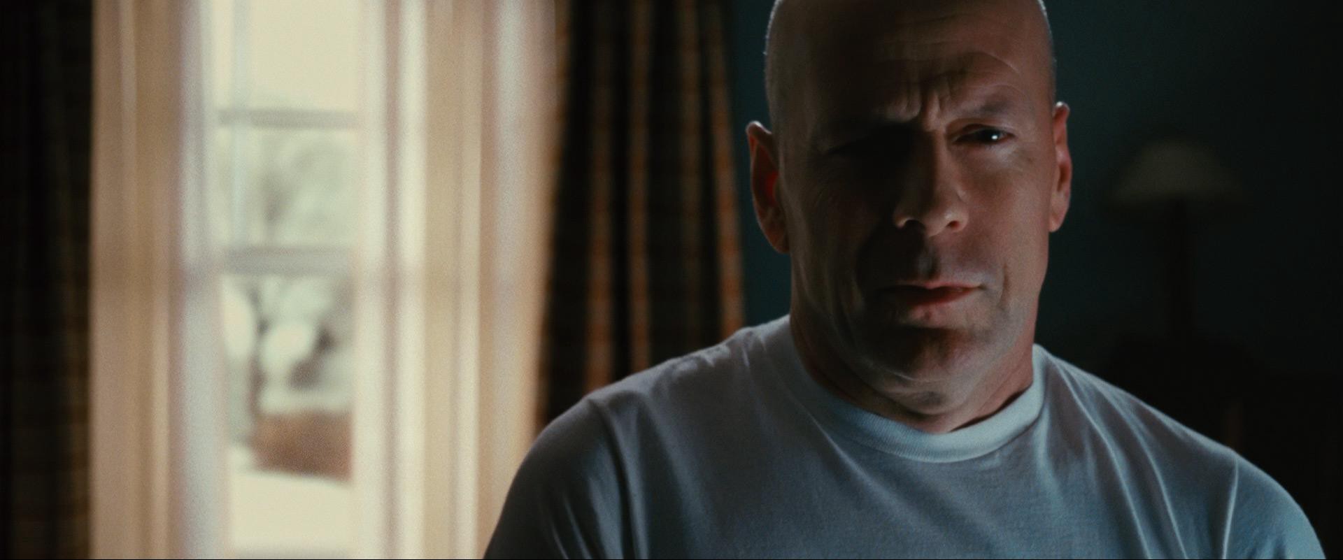 RED (2010) —  shot,  lighting