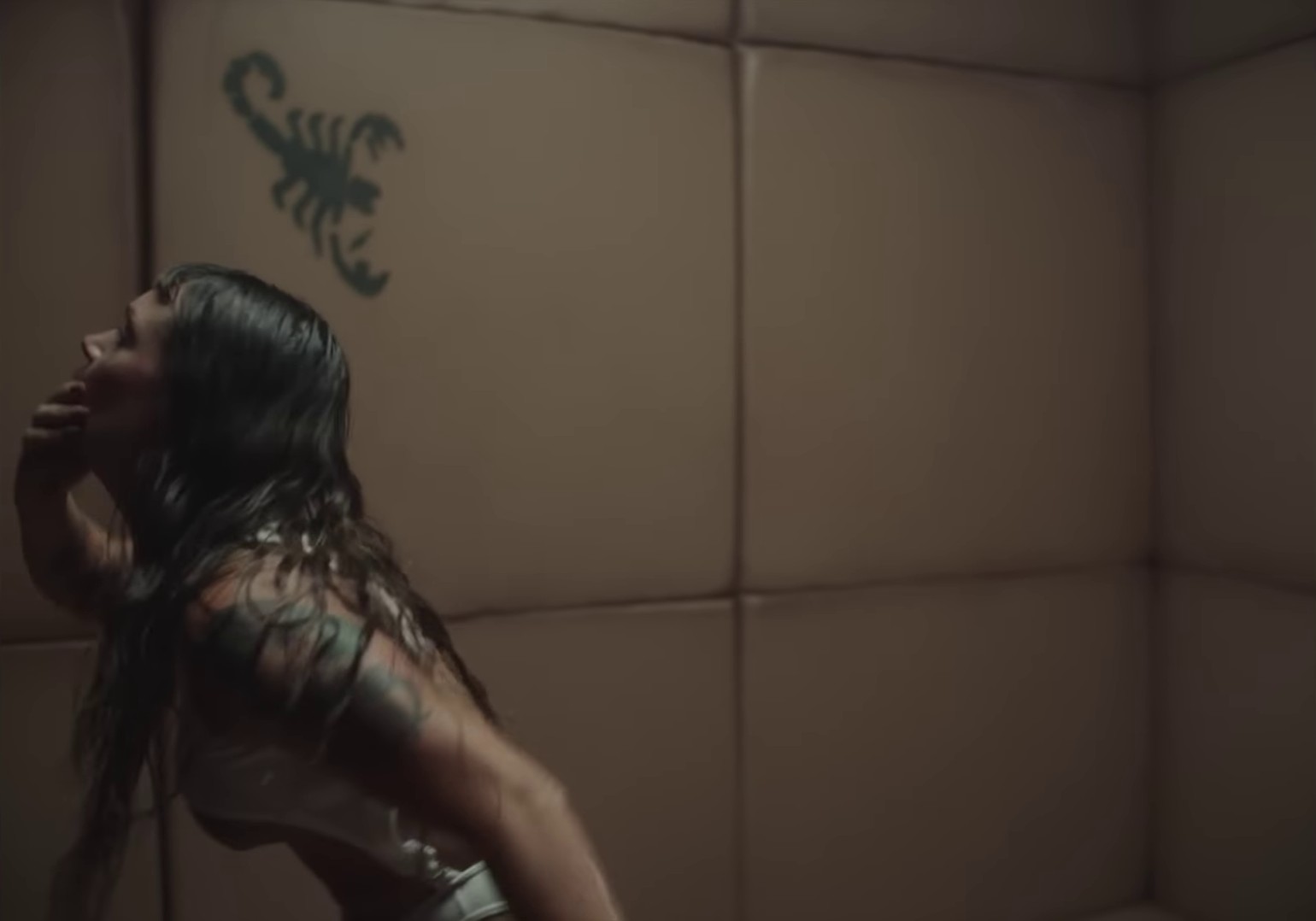 Grapefruit (2022) —  shot,  lighting