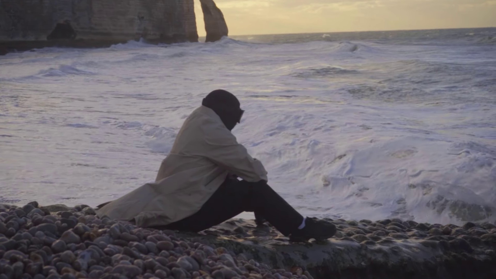 Sous le manteau (2023) —  shot,  lighting