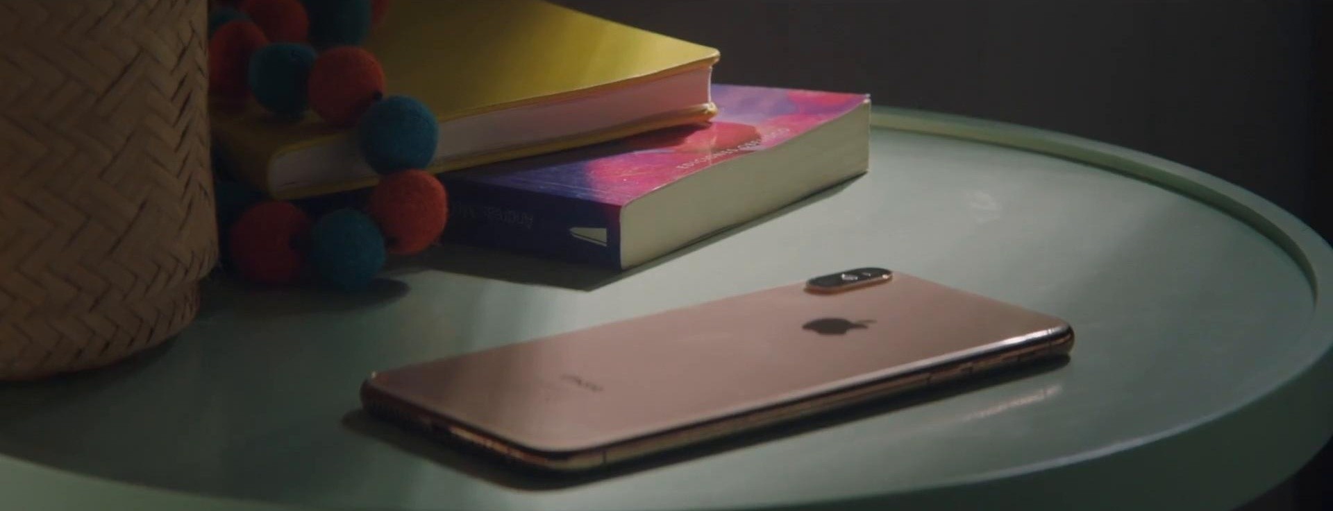 APPLE (2019) —  shot,  lighting