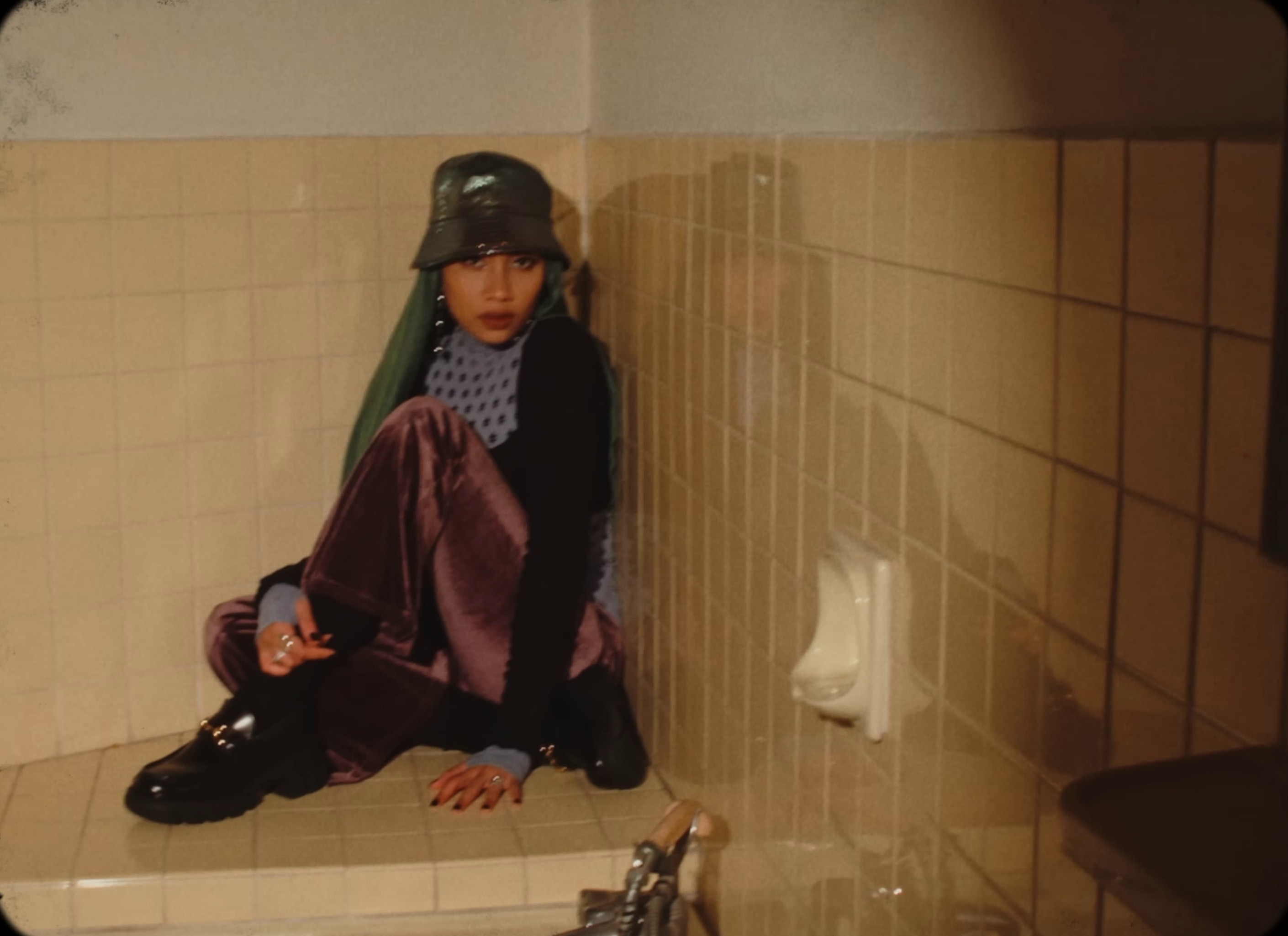 Fool 4 U (2022) —  shot,  lighting