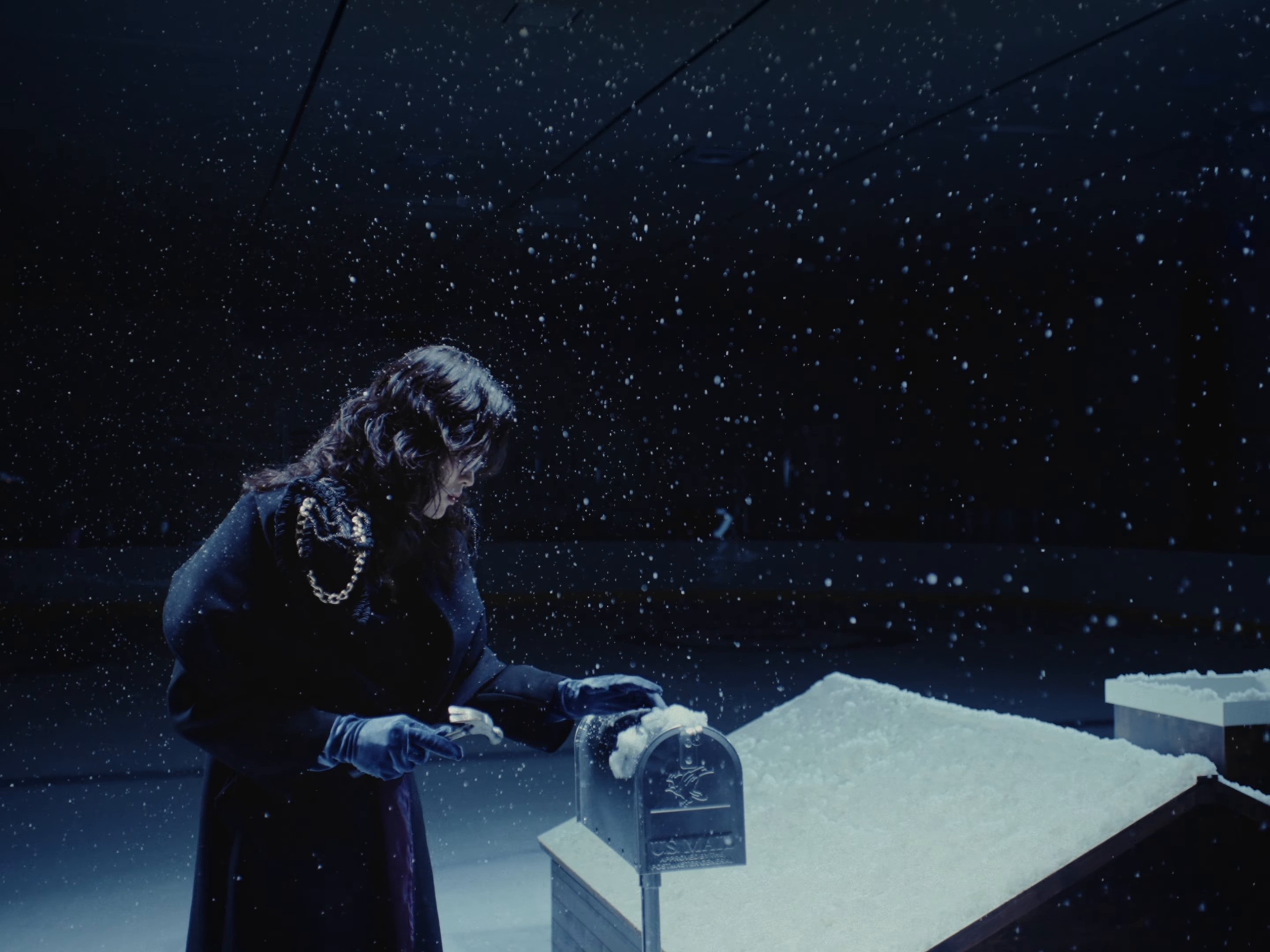 IGLOOOO (2025) —  shot,  lighting