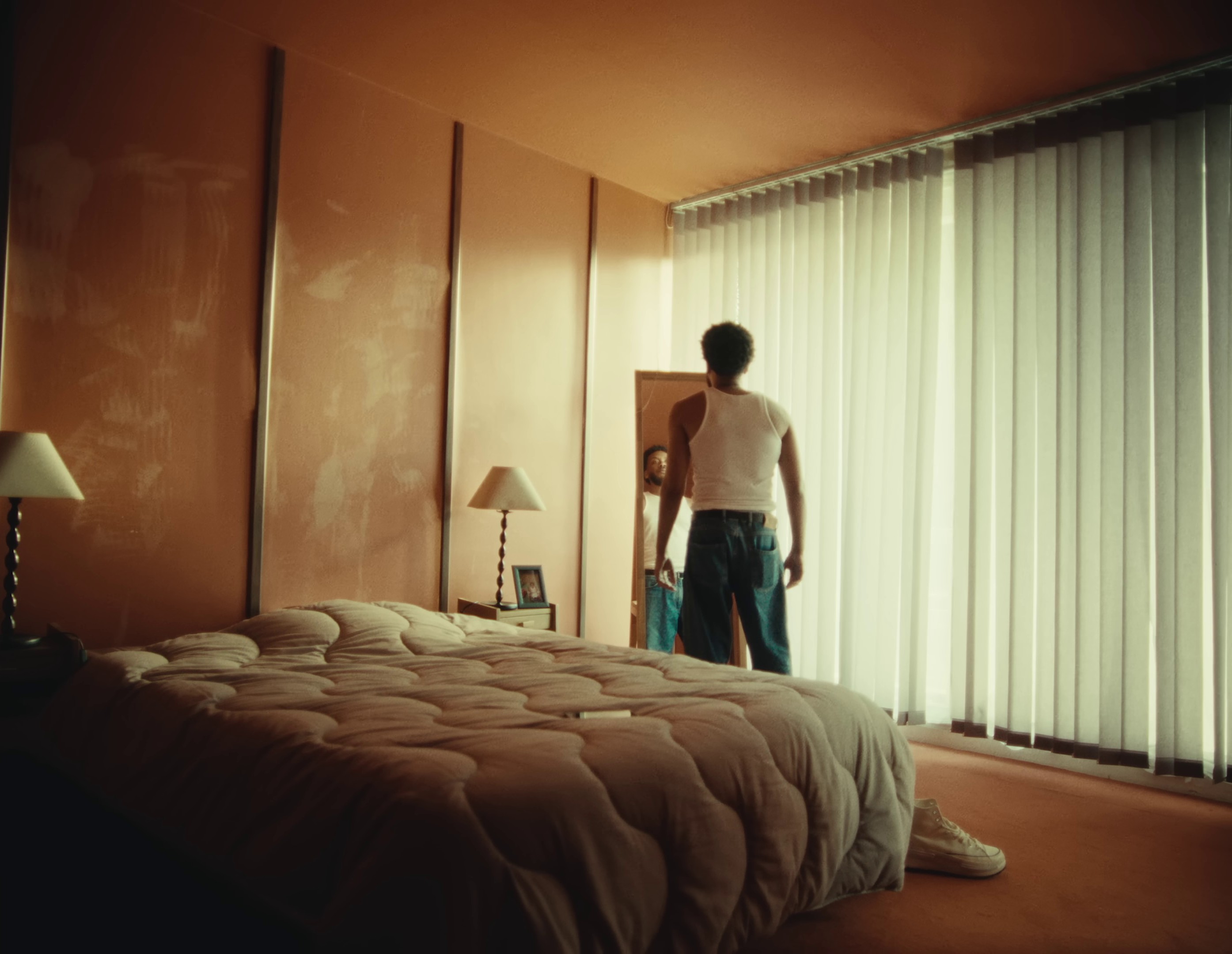 Je reste là (2023) —  shot,  lighting