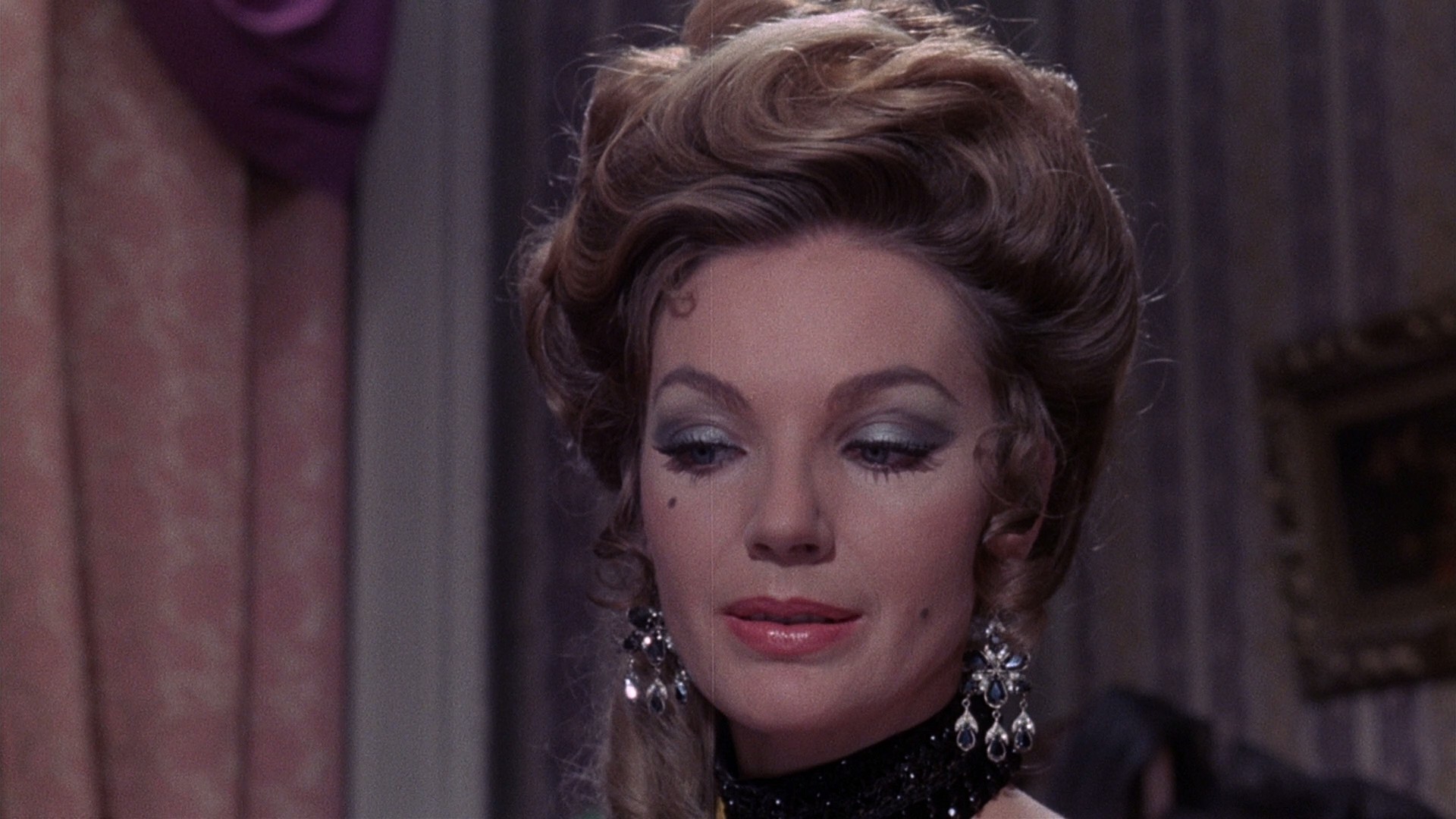 Murders in the Rue Morgue (1971) —  shot,  lighting