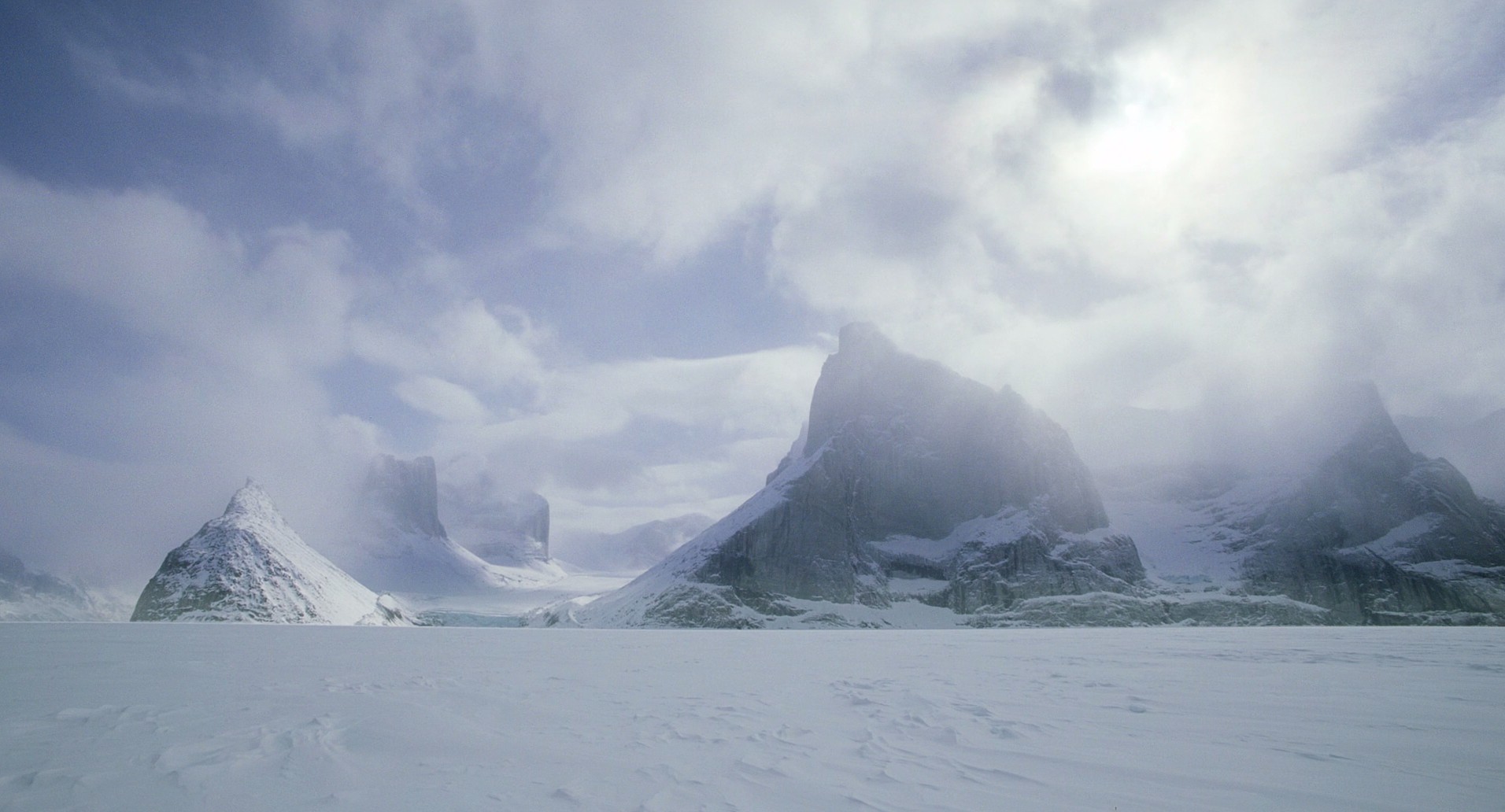 Wonders of the Arctic 3D (2014) —  shot,  lighting