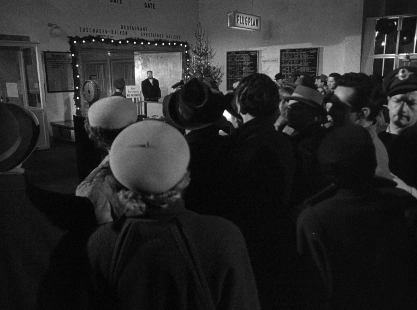 Confidential Report (1955) —  shot,  lighting