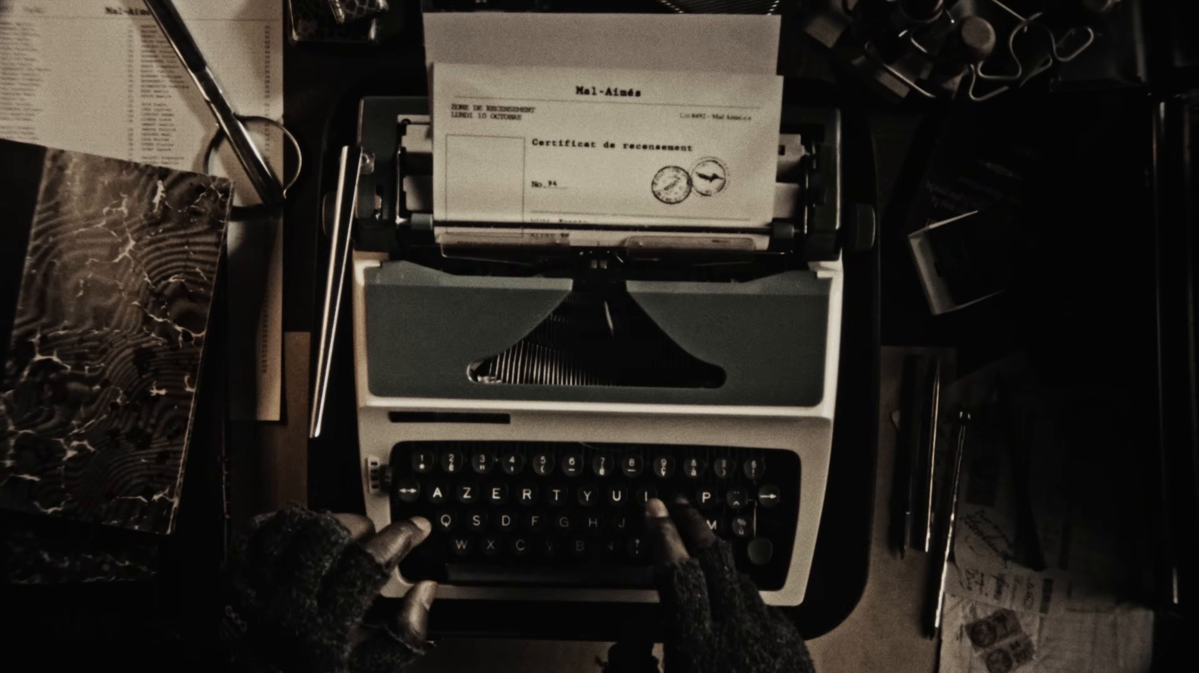 MAL AIMÉS (2026) —  shot,  lighting