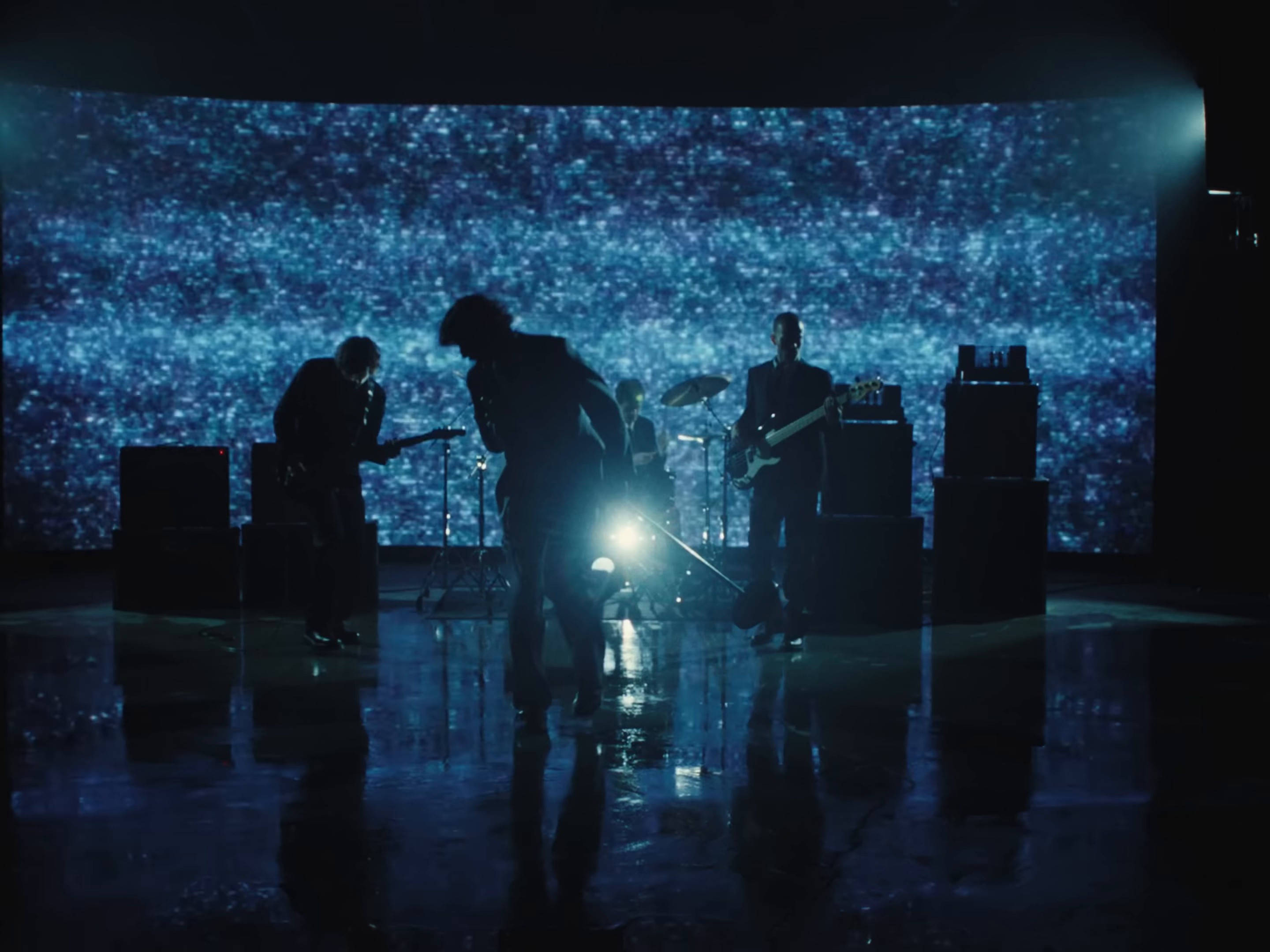 back to friends (2025) —  shot,  lighting