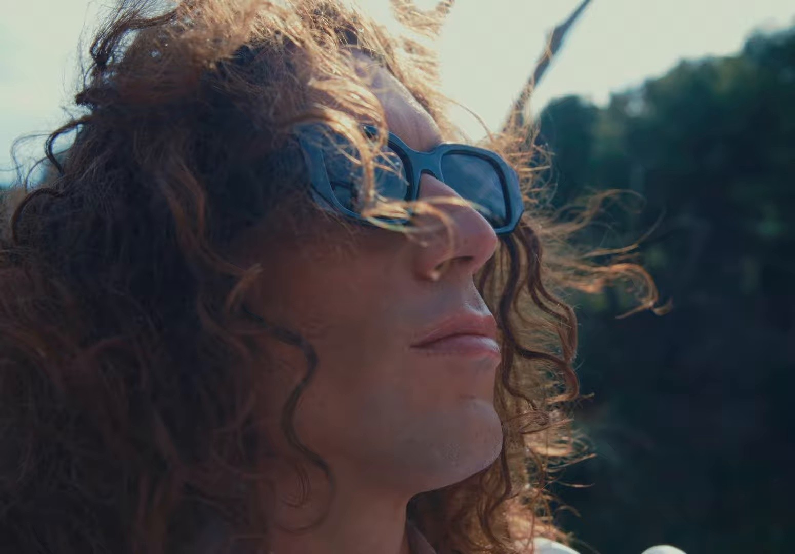 Como Un Cristal (2025) —  shot,  lighting