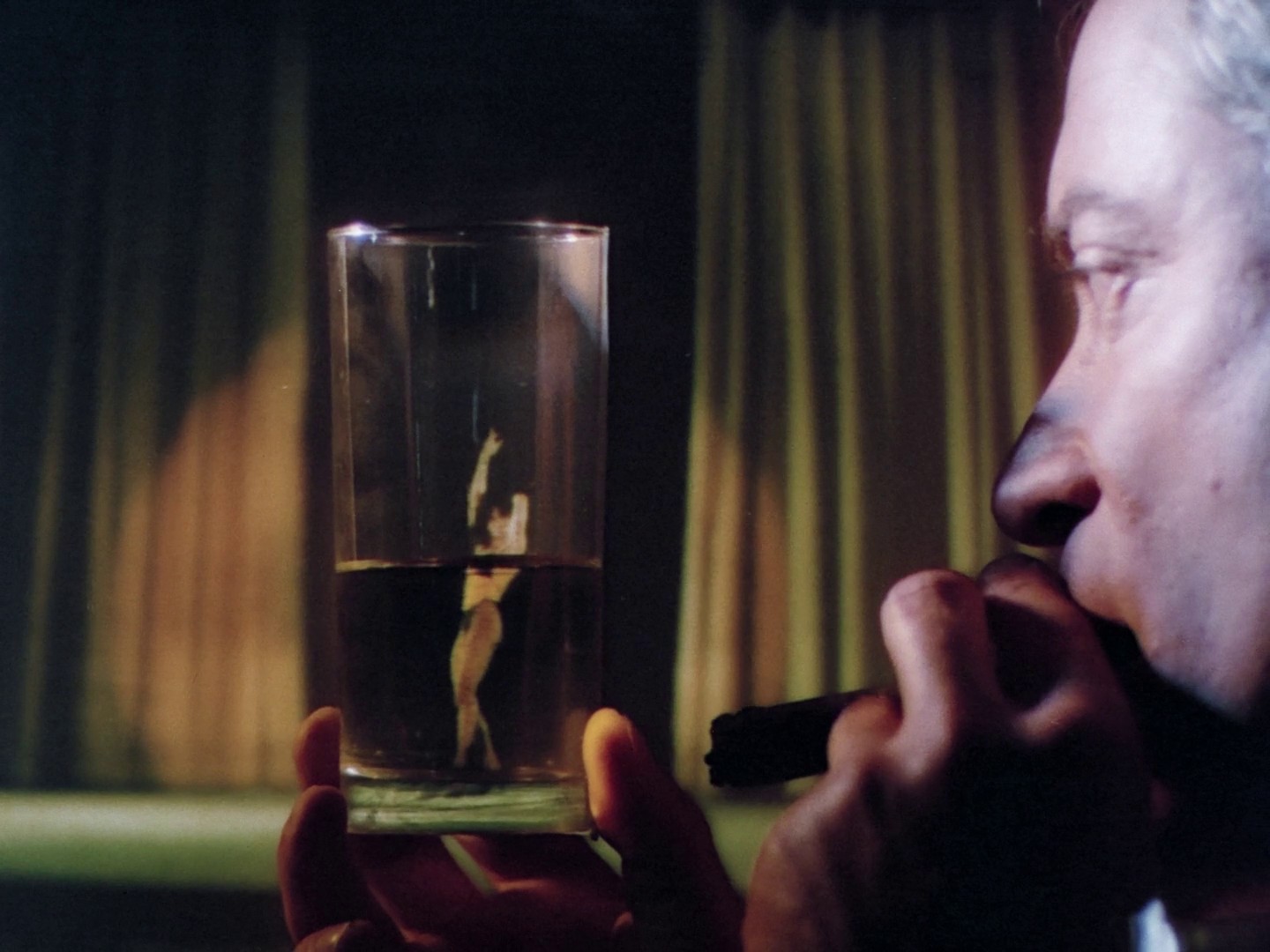 Three Crowns of the Sailor (1983) —  shot,  lighting