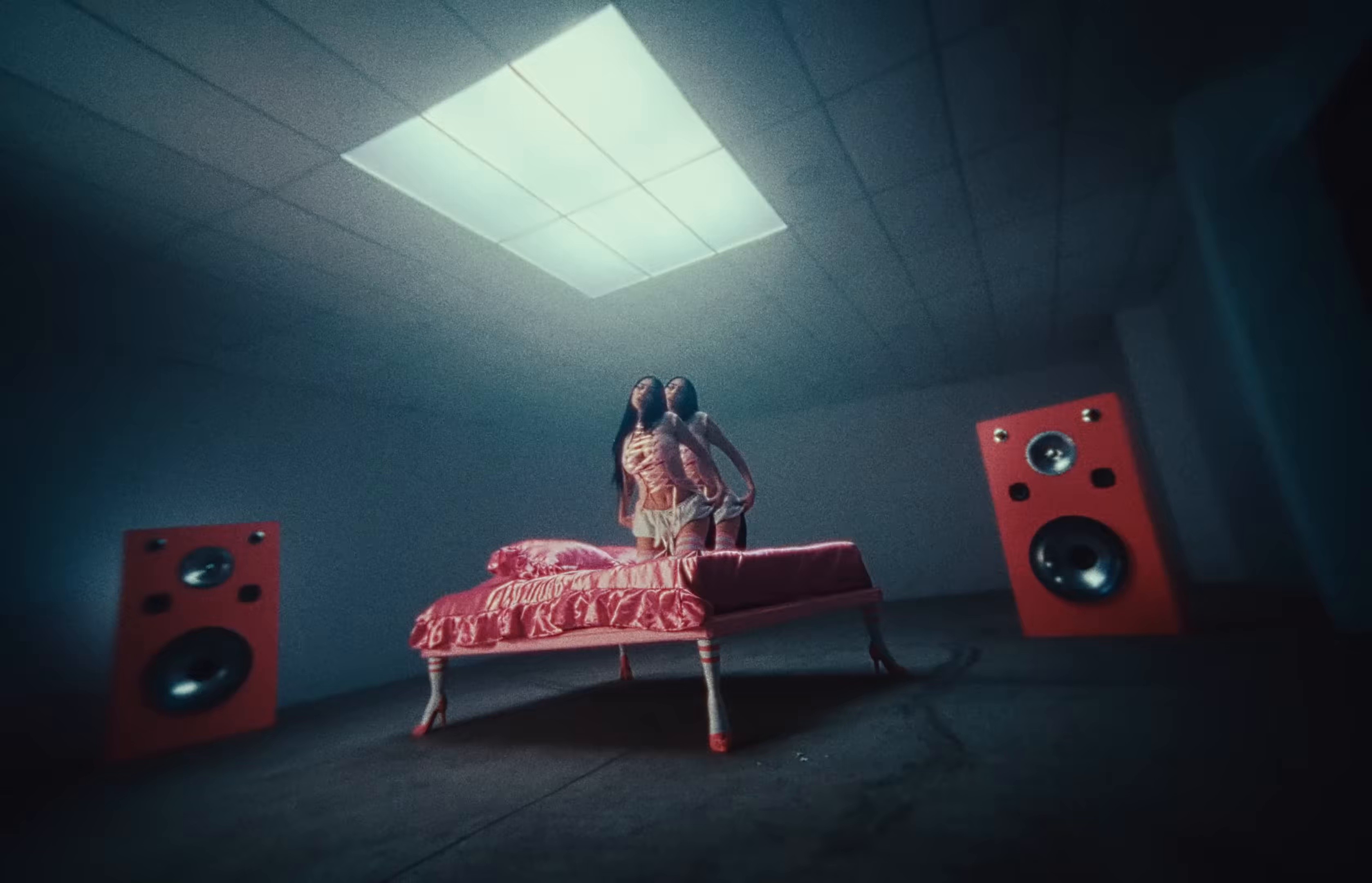 Mi KAMA (2024) —  shot,  lighting