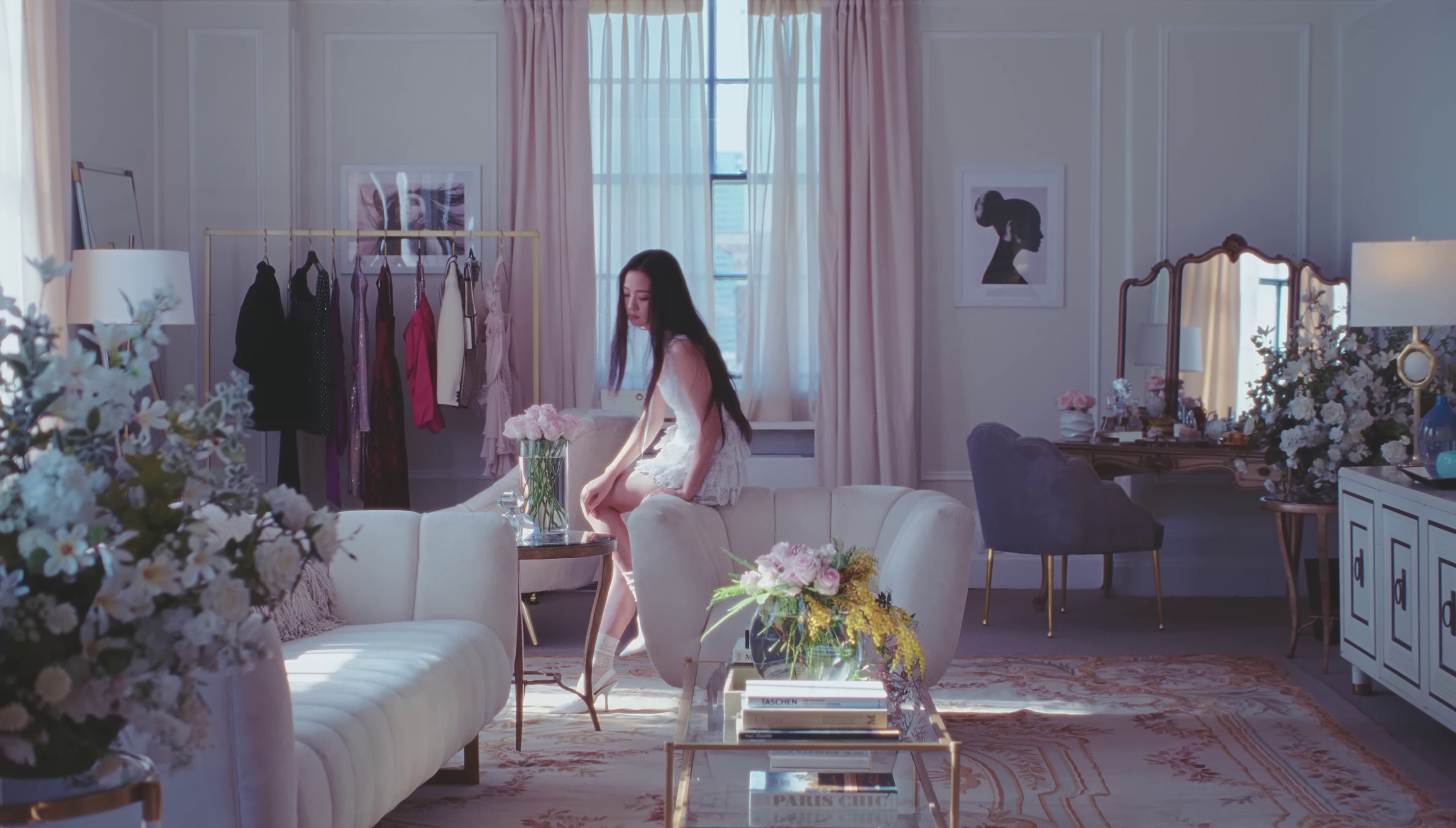 꽃(FLOWER) (2023) —  shot,  lighting