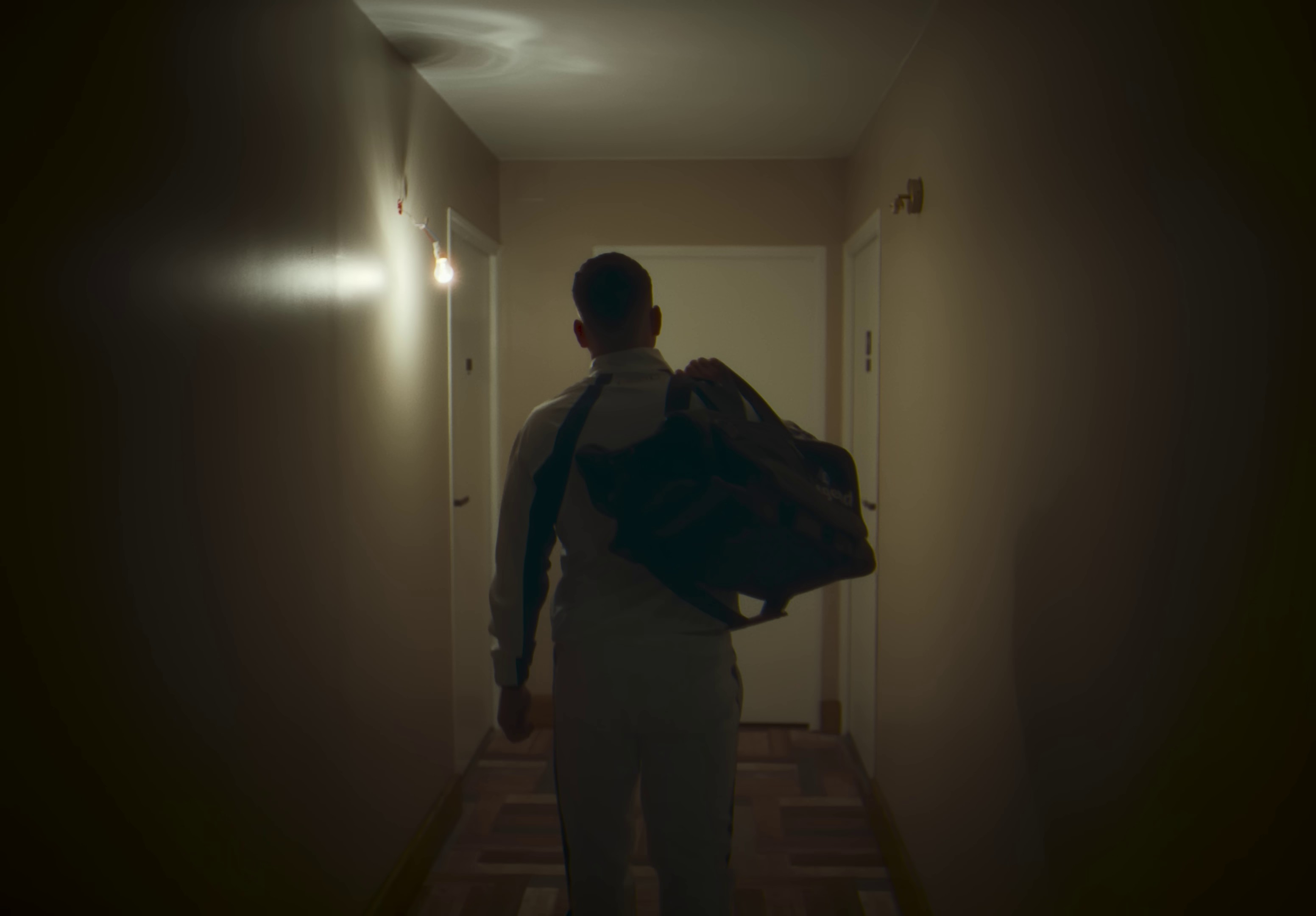 Chambre 140 (2024) —  shot,  lighting