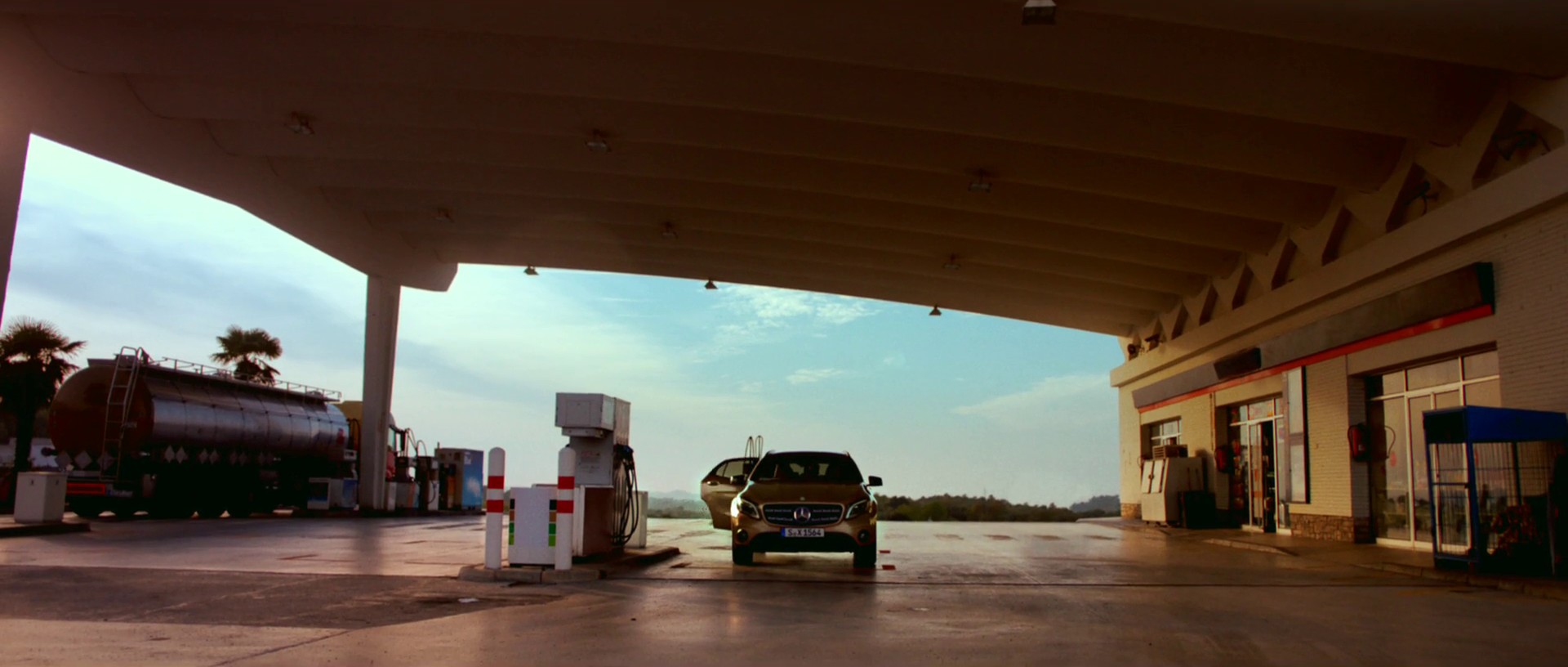 Grow up: “Start a family” – Mercedes-Benz original (2017) —  shot,  lighting