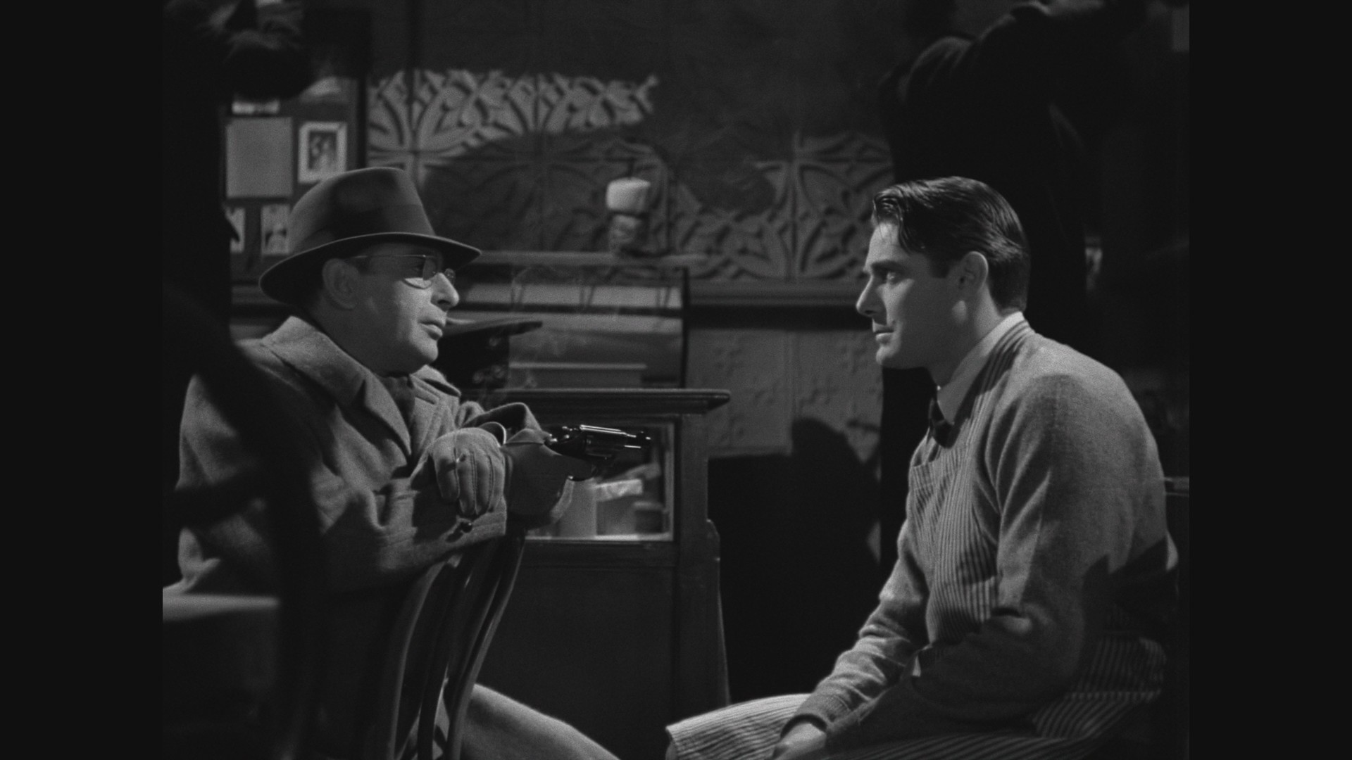Invisible Agent (1942) —  shot,  lighting