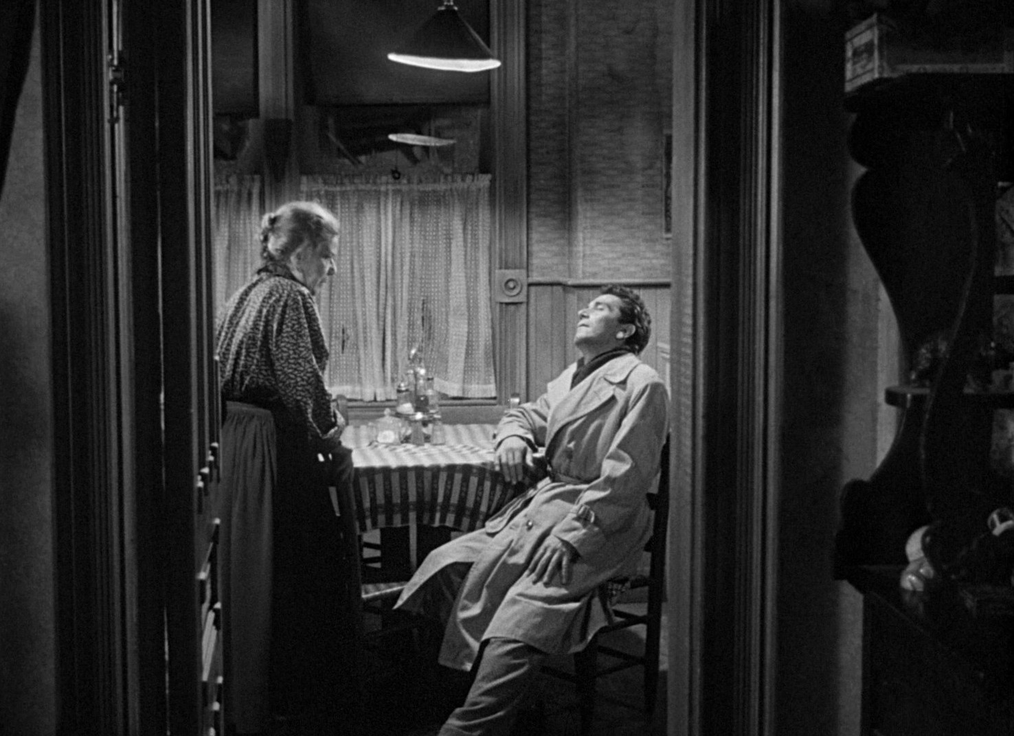 Cry of the City (1948) —  shot,  lighting