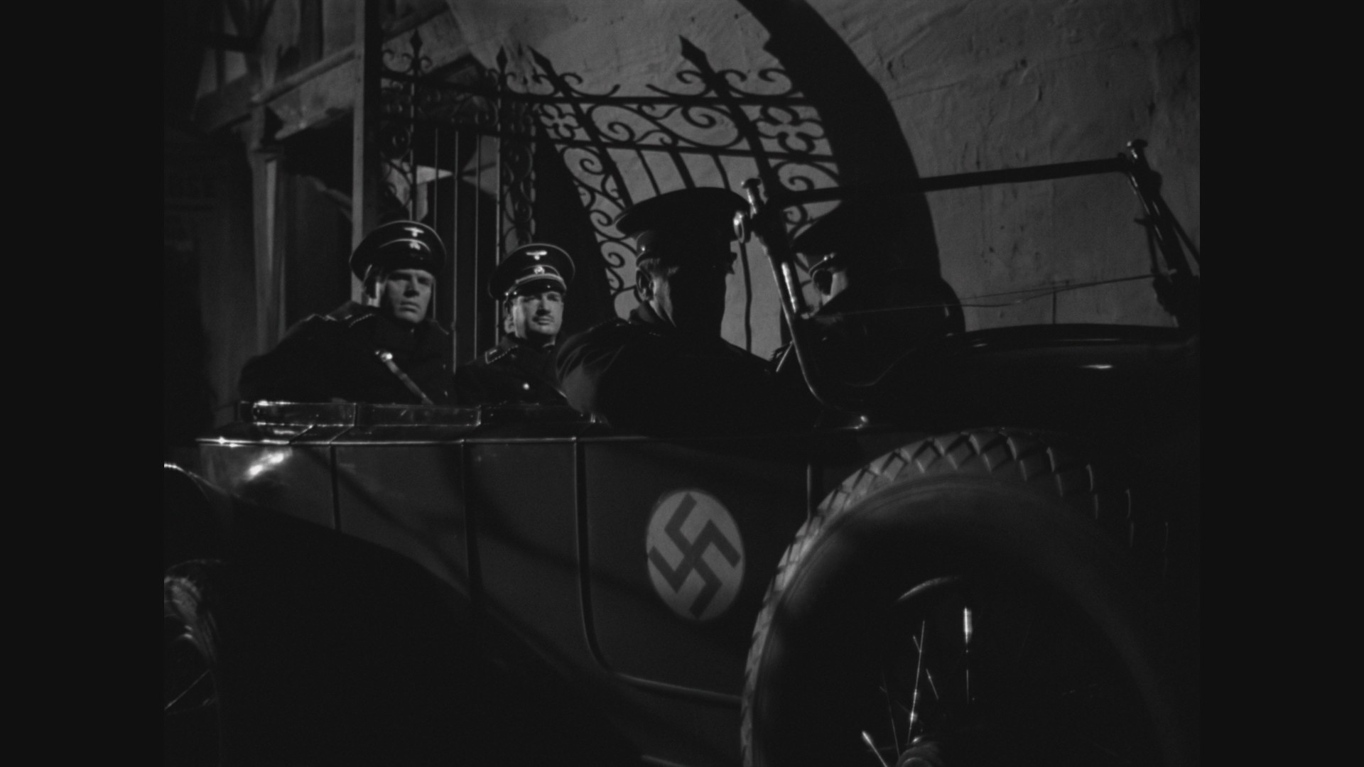 Invisible Agent (1942) —  shot,  lighting