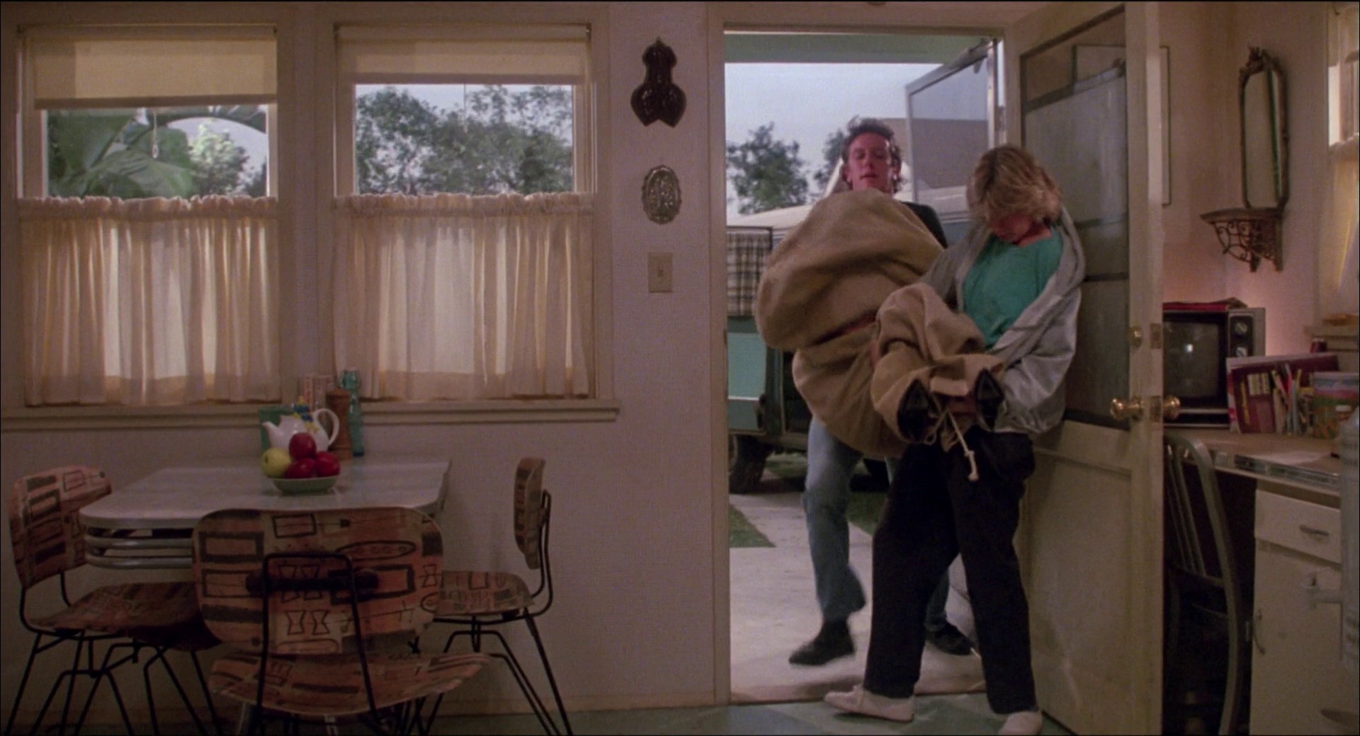 Ruthless People (1986) —  shot,  lighting