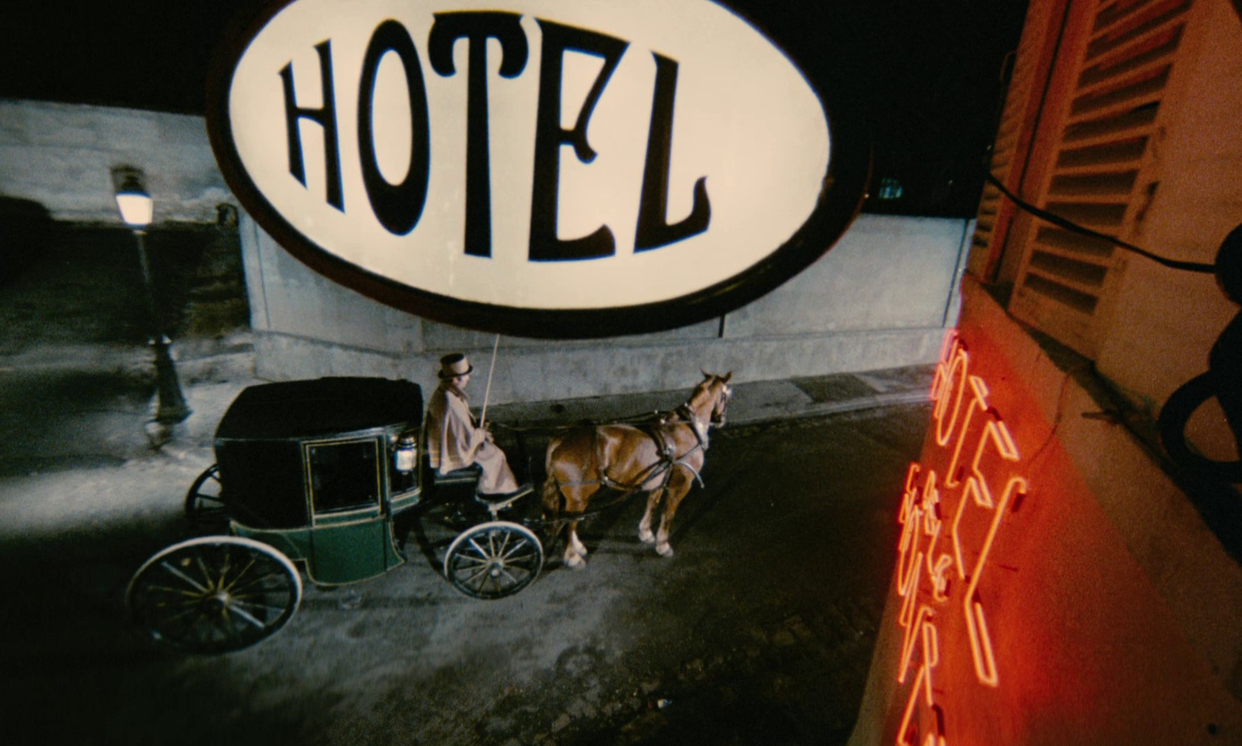 Elle boit pas, elle fume pas, elle drague pas, mais... elle cause! (1970) —  shot,  lighting